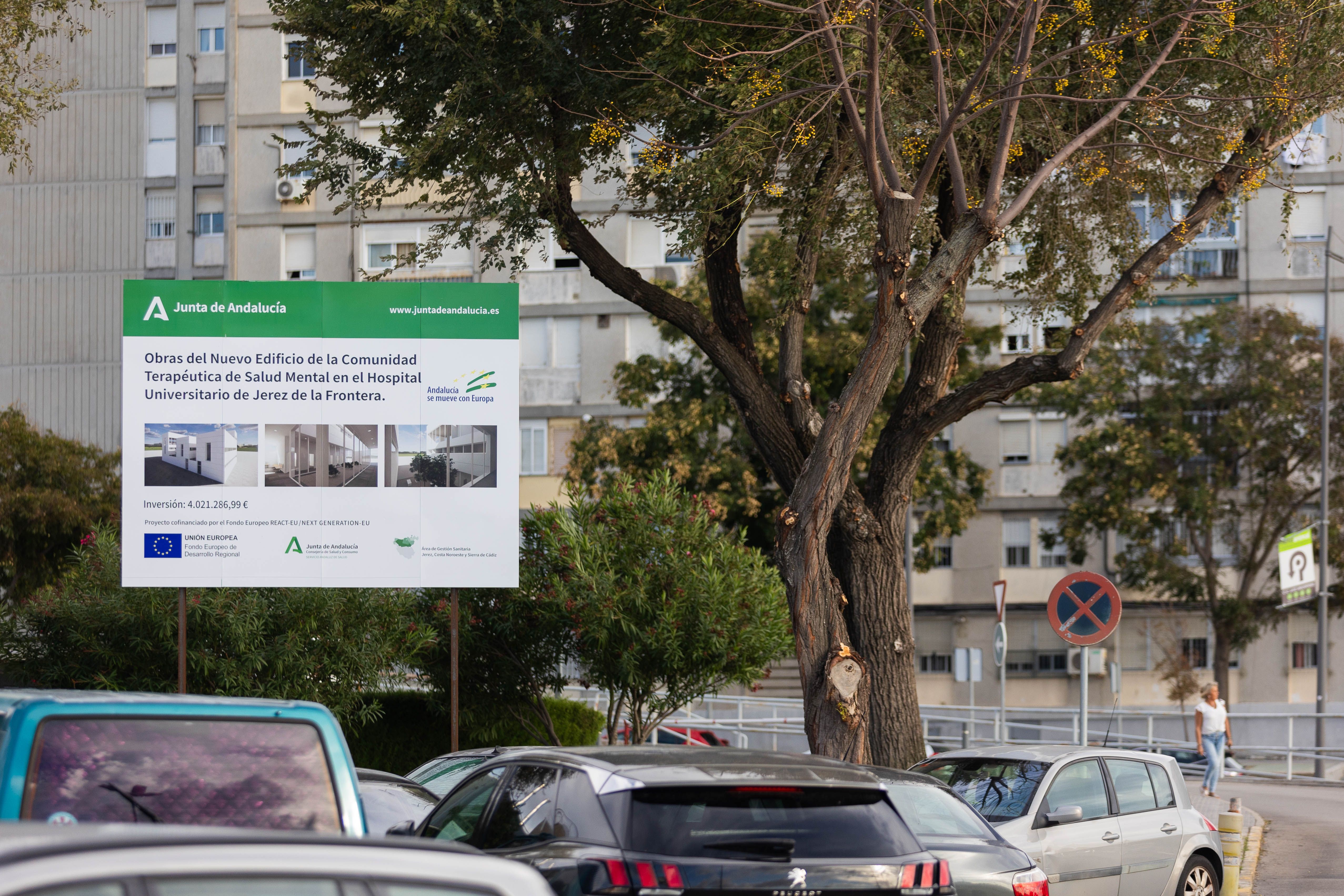 Cartel que anuncia el inicio inminente de las obras del nuevo edificio de la Comunidad Terapéutica de Salud Mental en el Hospital de Jerez.