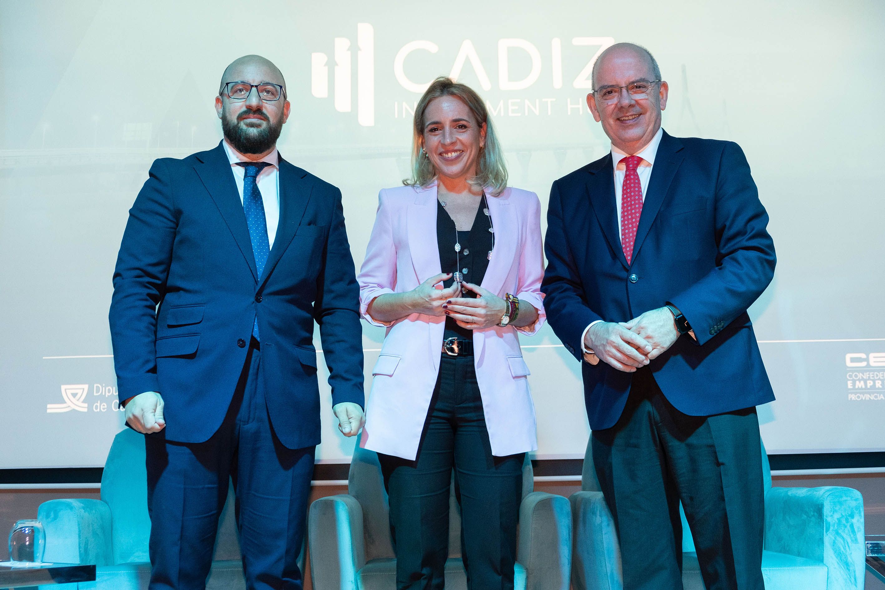 En marcha un hub de la provincia para captar grandes proyectos estratégicos. En la imagen, Almudena Martínez con Germán Beardo y Javier Sánchez Rojas.