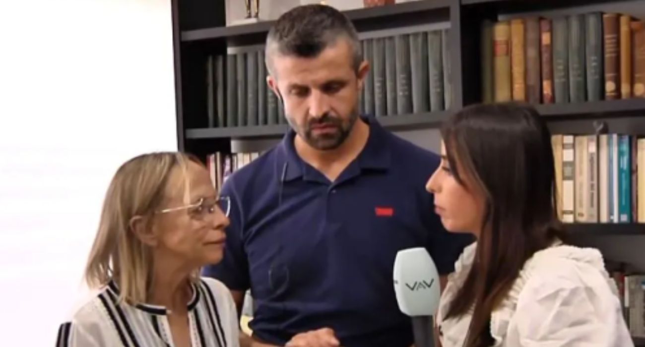 Gloria y Joaquín, madre y hermano de la víctima de una brutal paliza.  TELECINCO