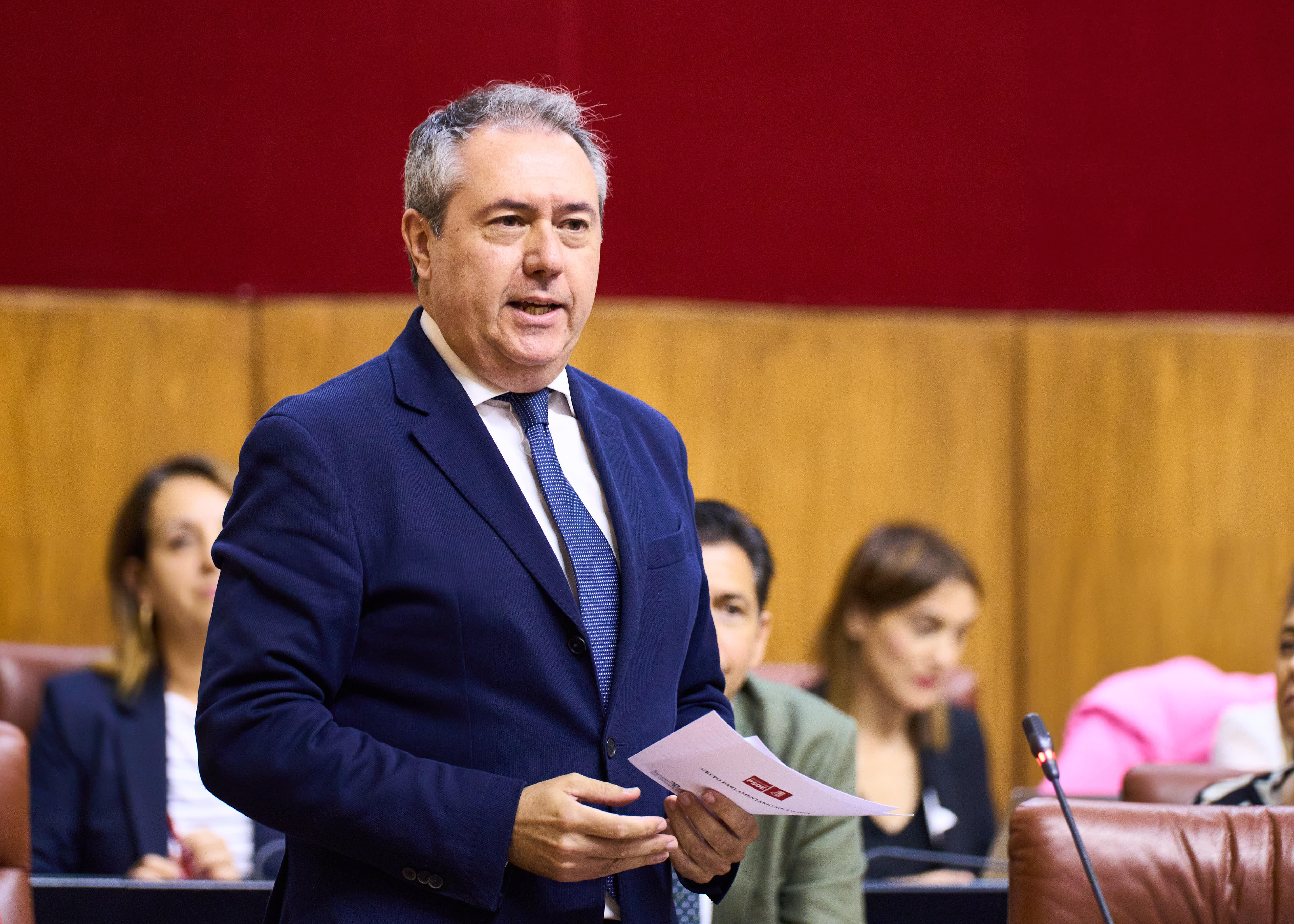 Juan Espadas, secretario general del PSOE-A, durante la sesión de control.