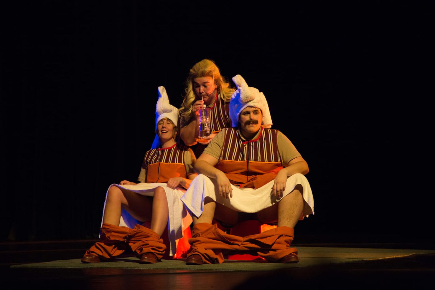 Doble cita teatral en El Puerto, que inicia su temporada de otoño en el Pedro Muñoz Seca. En la imagen, la obra 'Las que limpian'.