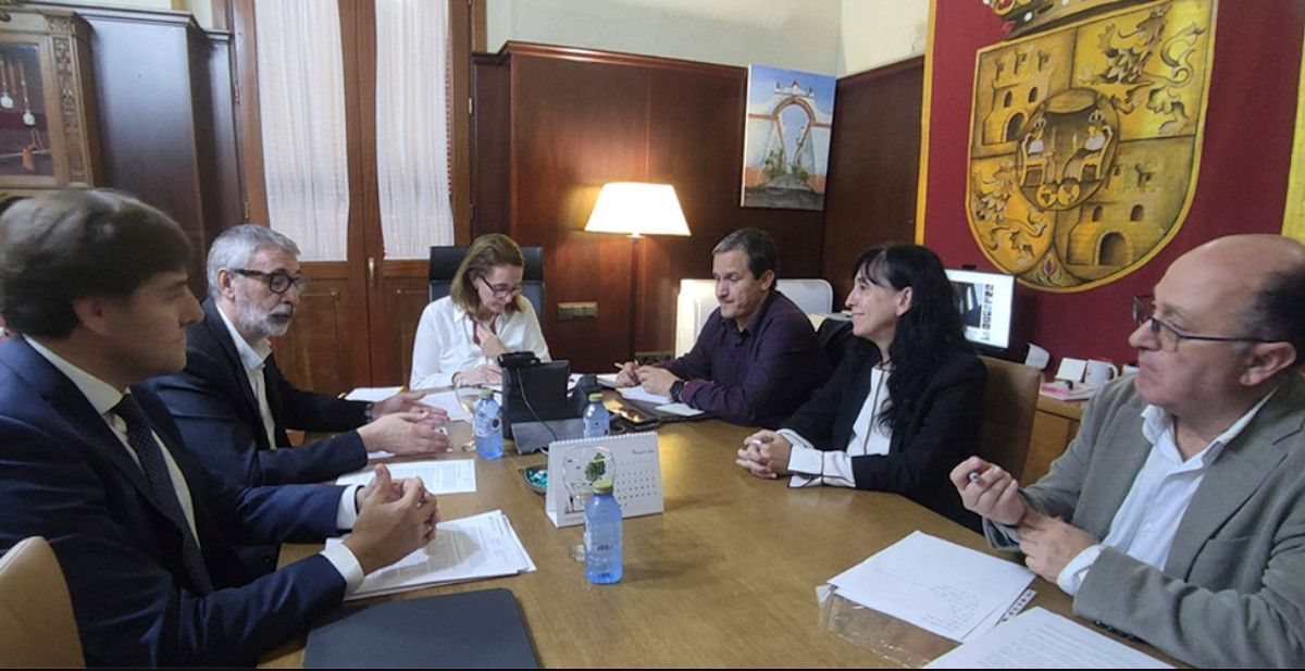 Reunión sobre el proyecto de la UCA en Puerto Real.