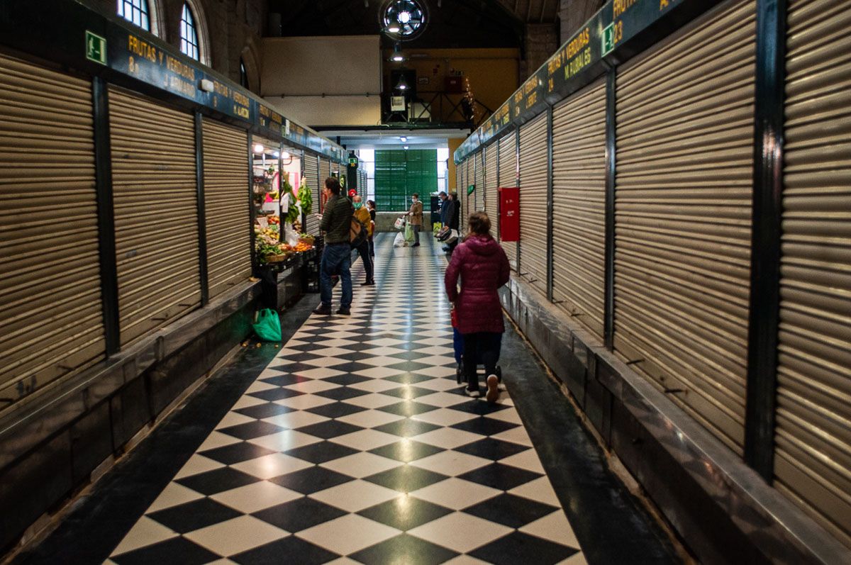 Uno de los pasillos del mercado central de abastos, estos días. FOTO: MANU GARCÍA