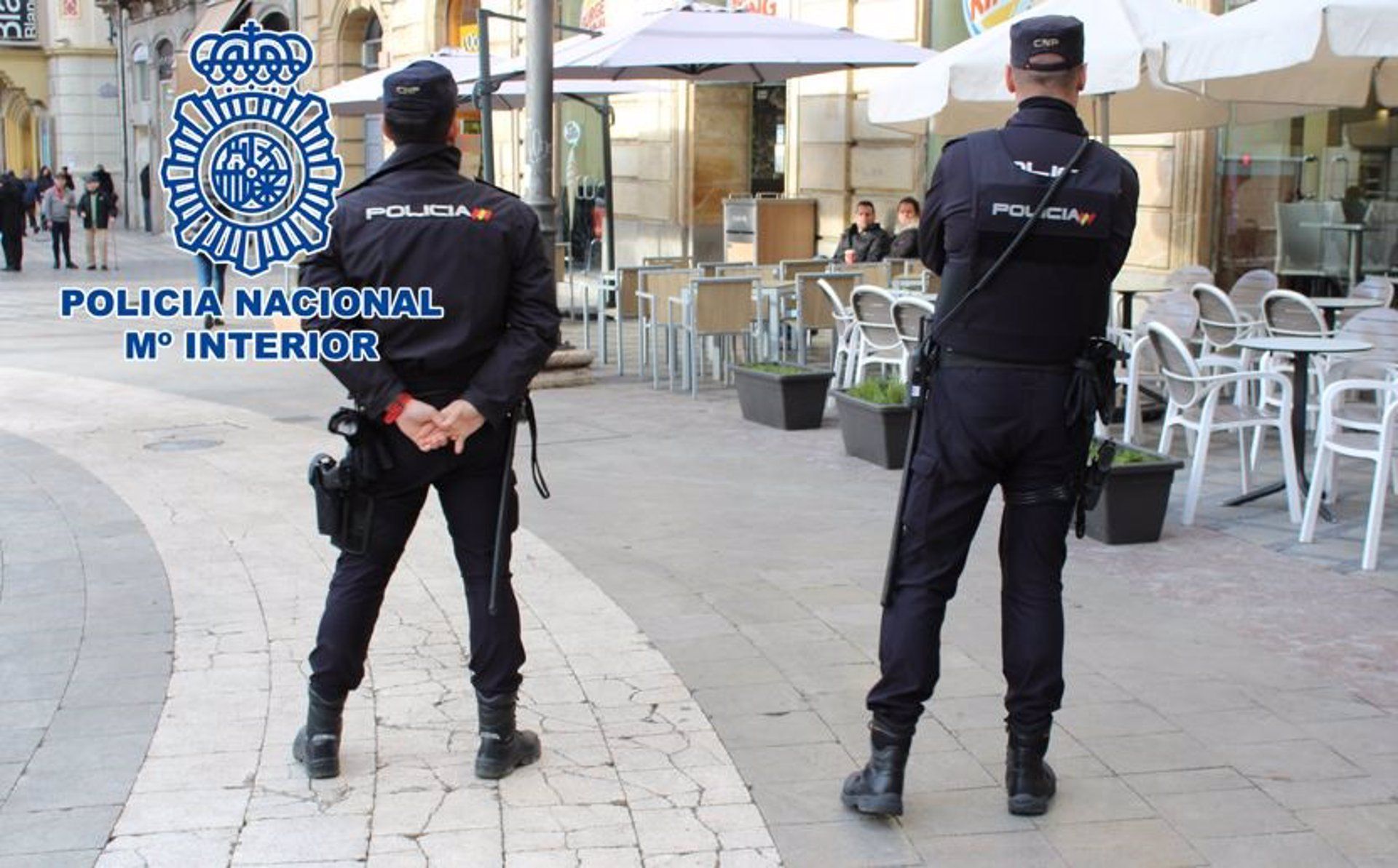 Pega un botellazo a un camarero de un restaurante de Granada tras discutir por la cuenta.