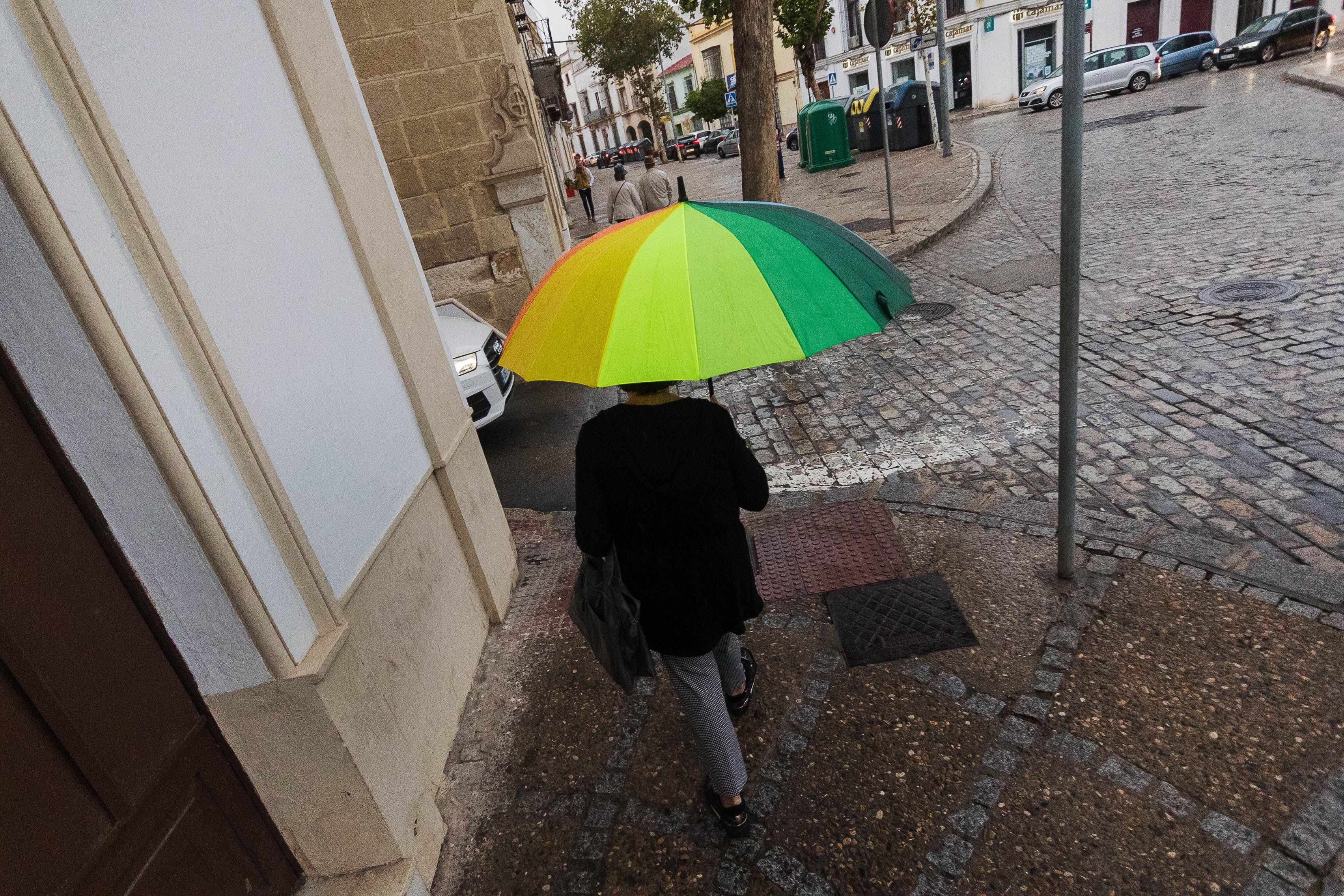 Una persona con un paraguas durante unas lluvias reciente.