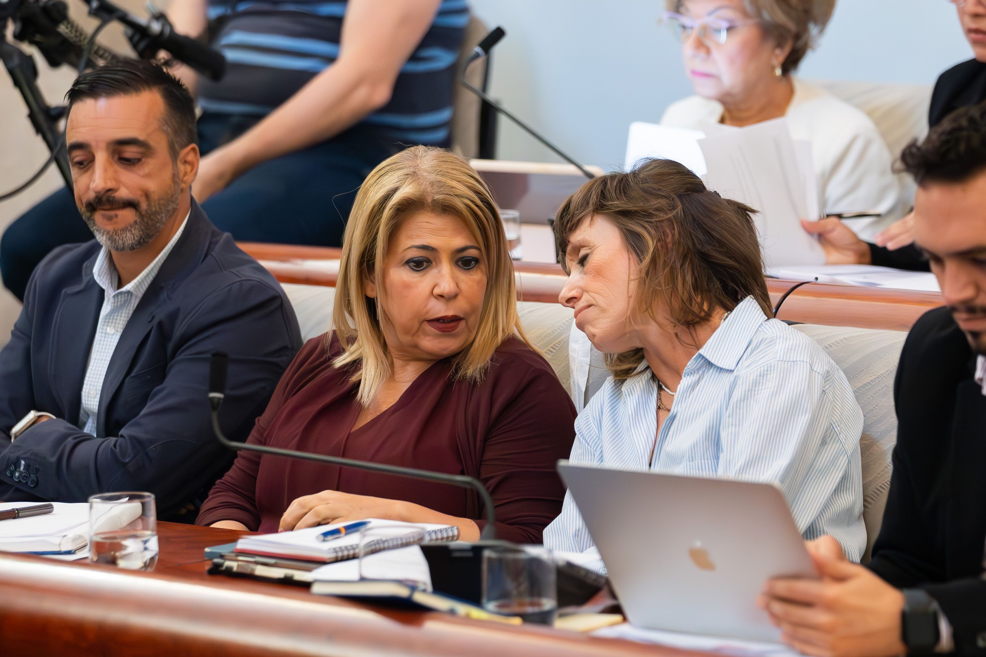 Mamen Sánchez, en el centro de la imagen, en el último pleno al que ha asistido, el de octubre pasado, en el Ayuntamiento de Jerez.