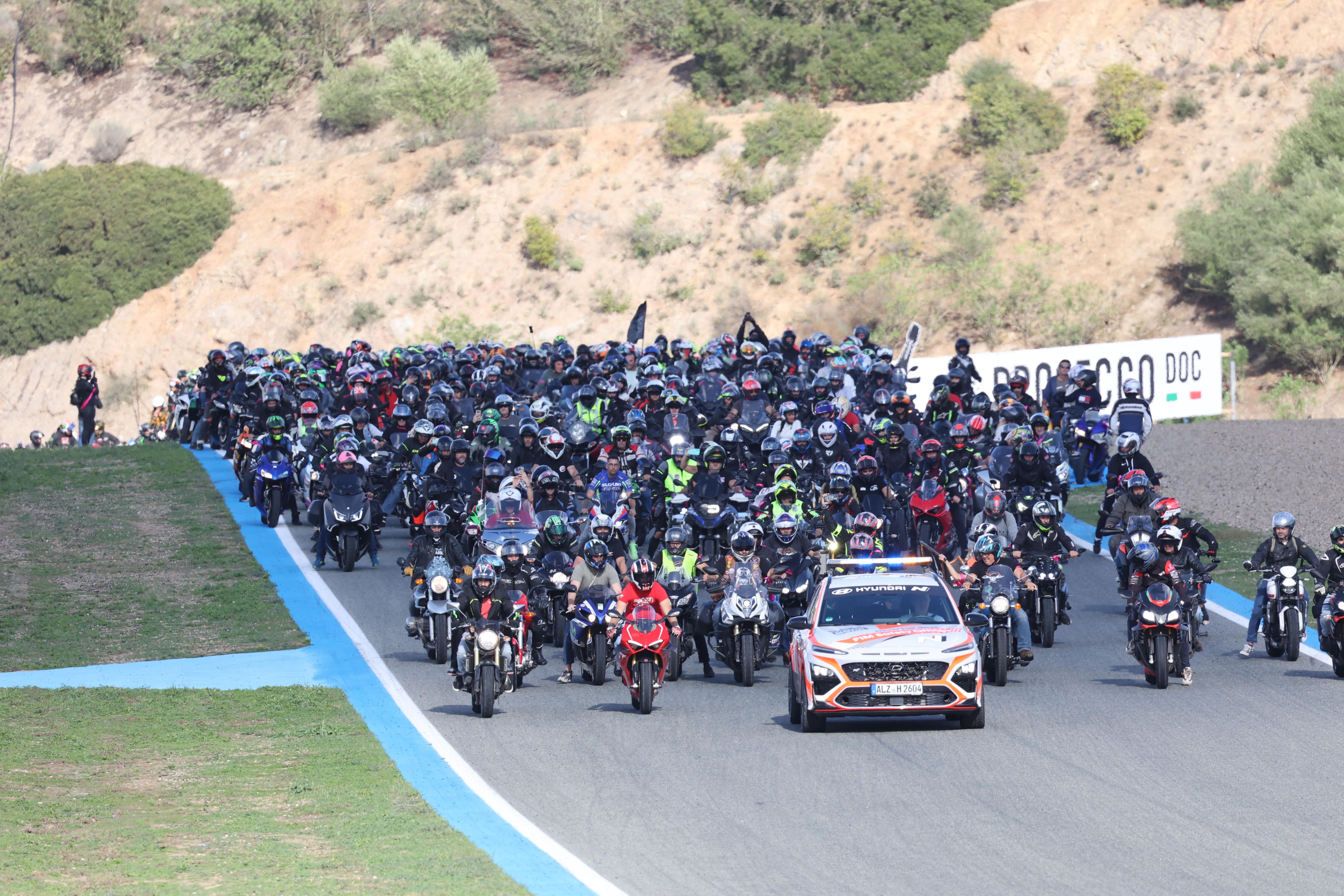 Las imágenes del circuito de Jerez, este sábado, en el Mundial de Superbikes.  KITO DOÑA