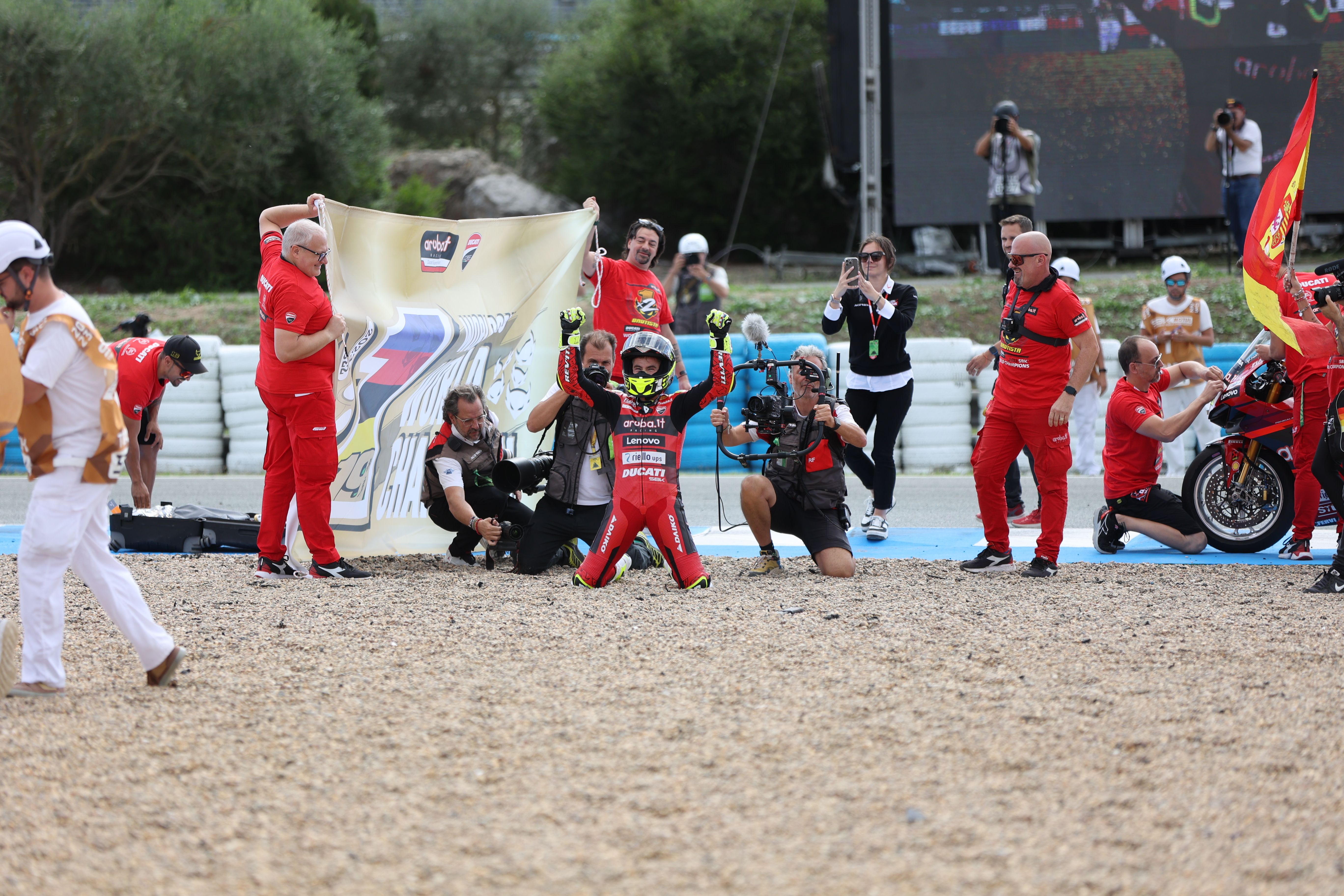 Las imágenes del circuito de Jerez, este sábado, en el Mundial de Superbikes.  KITO DOÑA