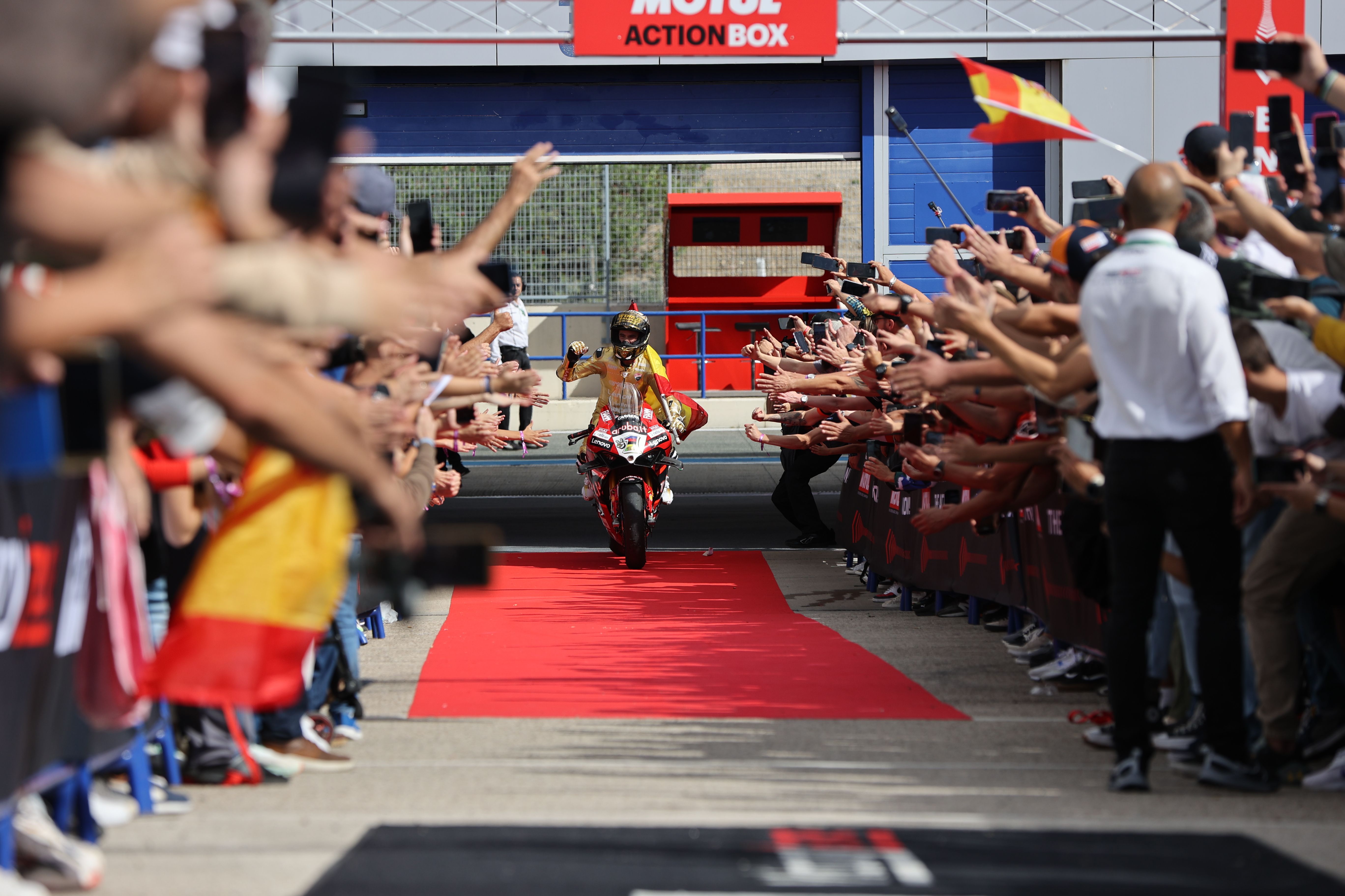 Las imágenes del circuito de Jerez, este sábado, en el Mundial de Superbikes.  KITO DOÑA