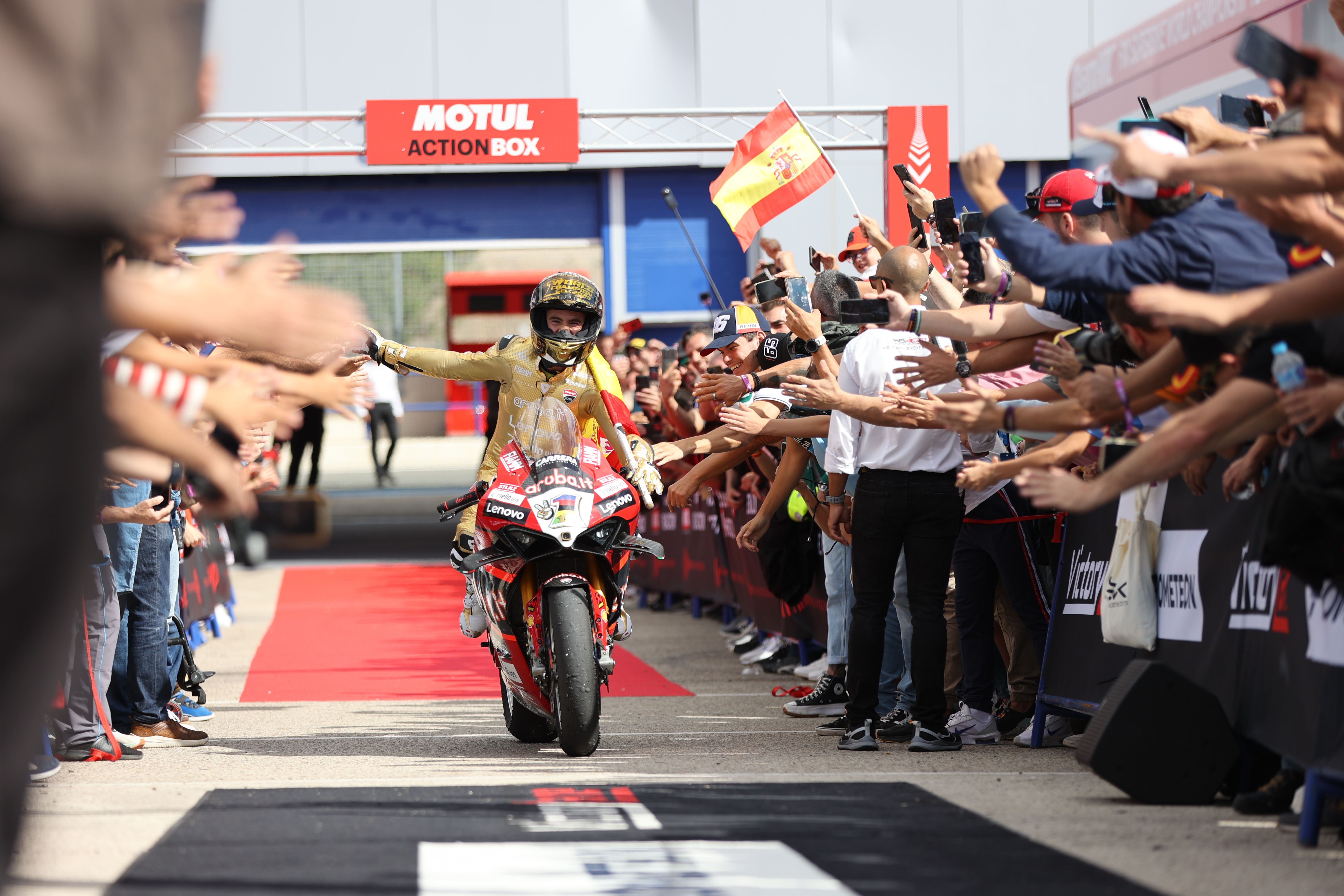 Las imágenes del circuito de Jerez, este sábado, en el Mundial de Superbikes.  KITO DOÑA