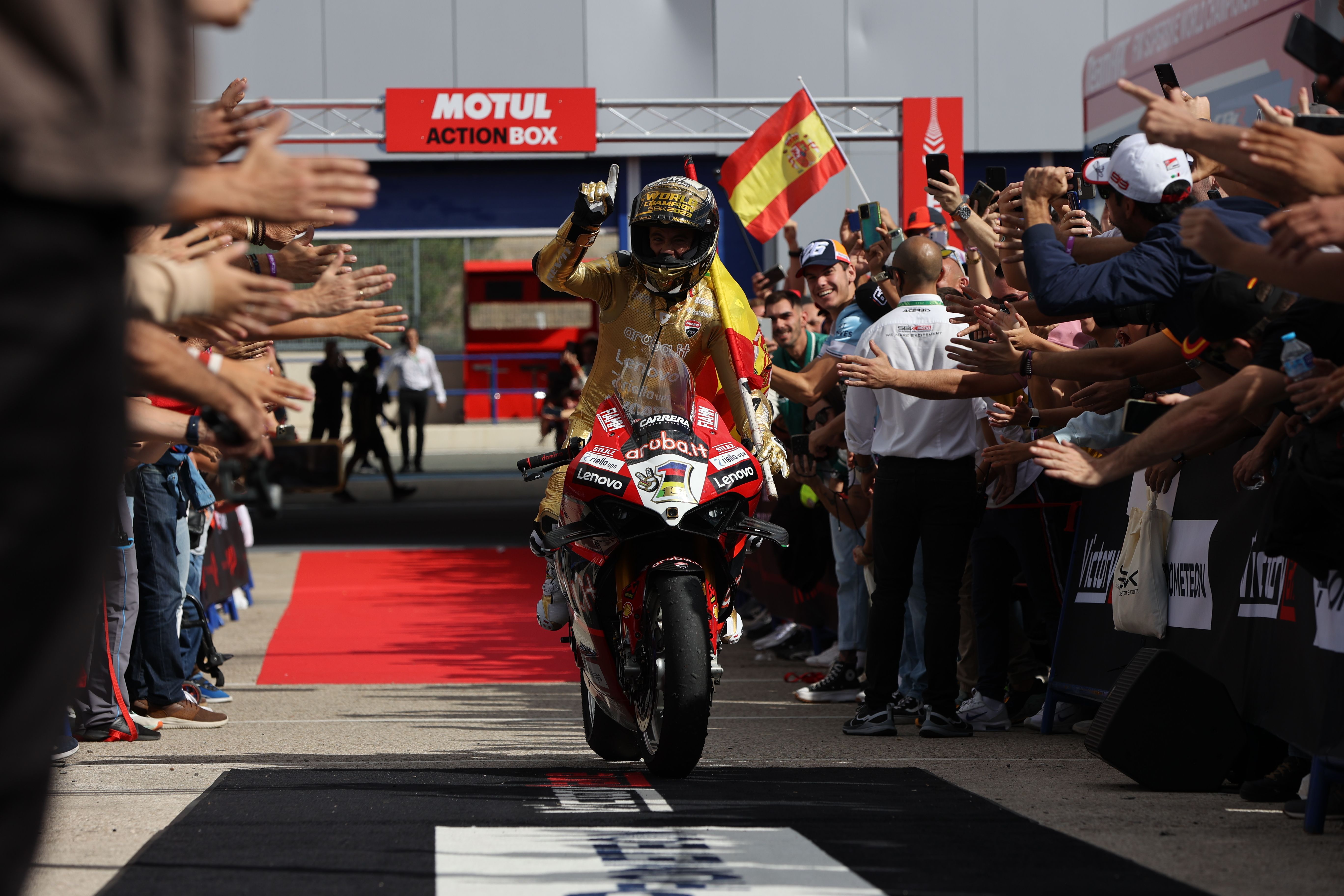 Las imágenes del circuito de Jerez, este sábado, en el Mundial de Superbikes.  KITO DOÑA