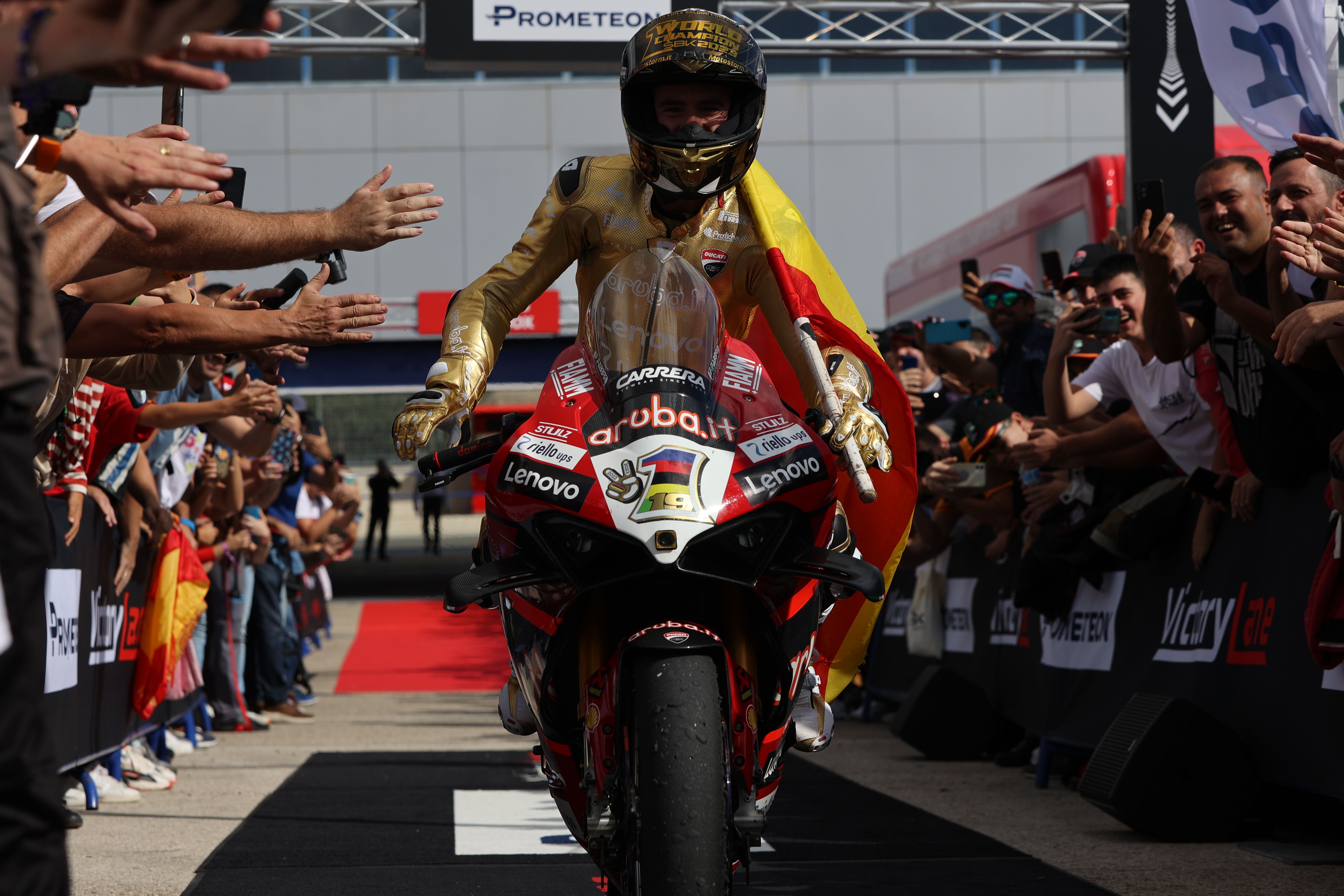 Las imágenes del circuito de Jerez, este sábado, en el Mundial de Superbikes.  KITO DOÑA