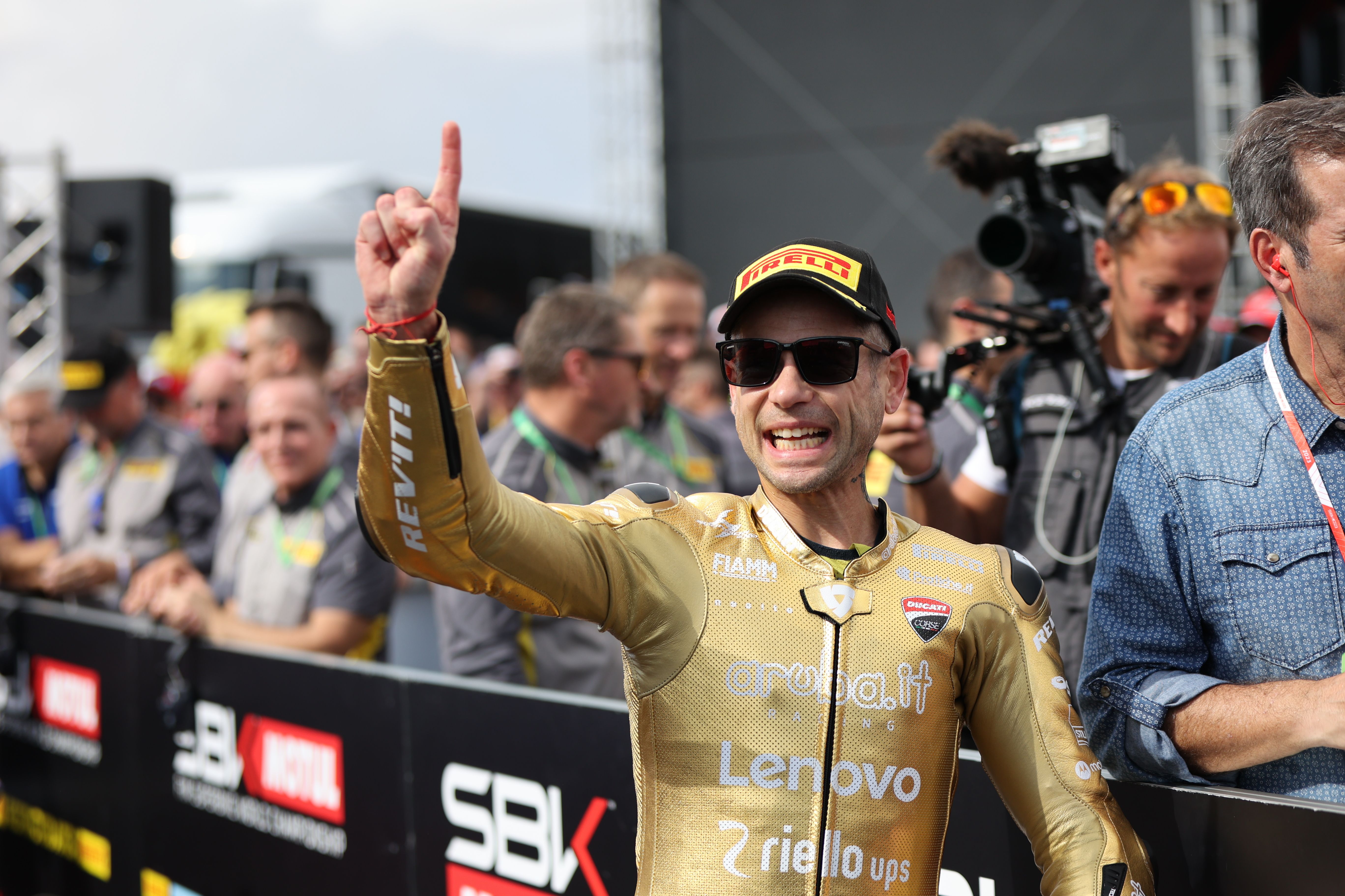 Las imágenes del circuito de Jerez, este sábado, en el Mundial de Superbikes.  KITO DOÑA