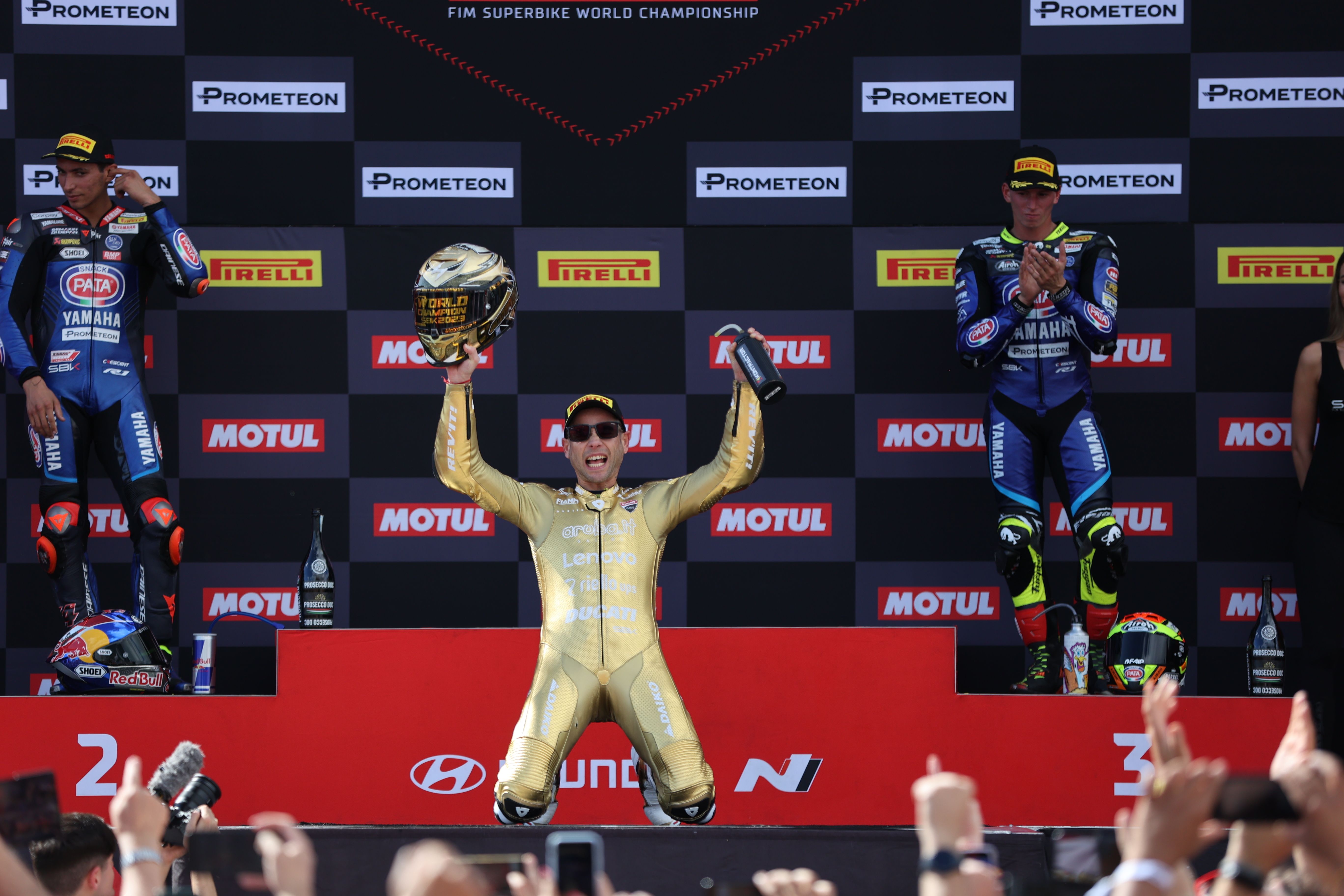 Las imágenes del circuito de Jerez, este sábado, en el Mundial de Superbikes.  KITO DOÑA