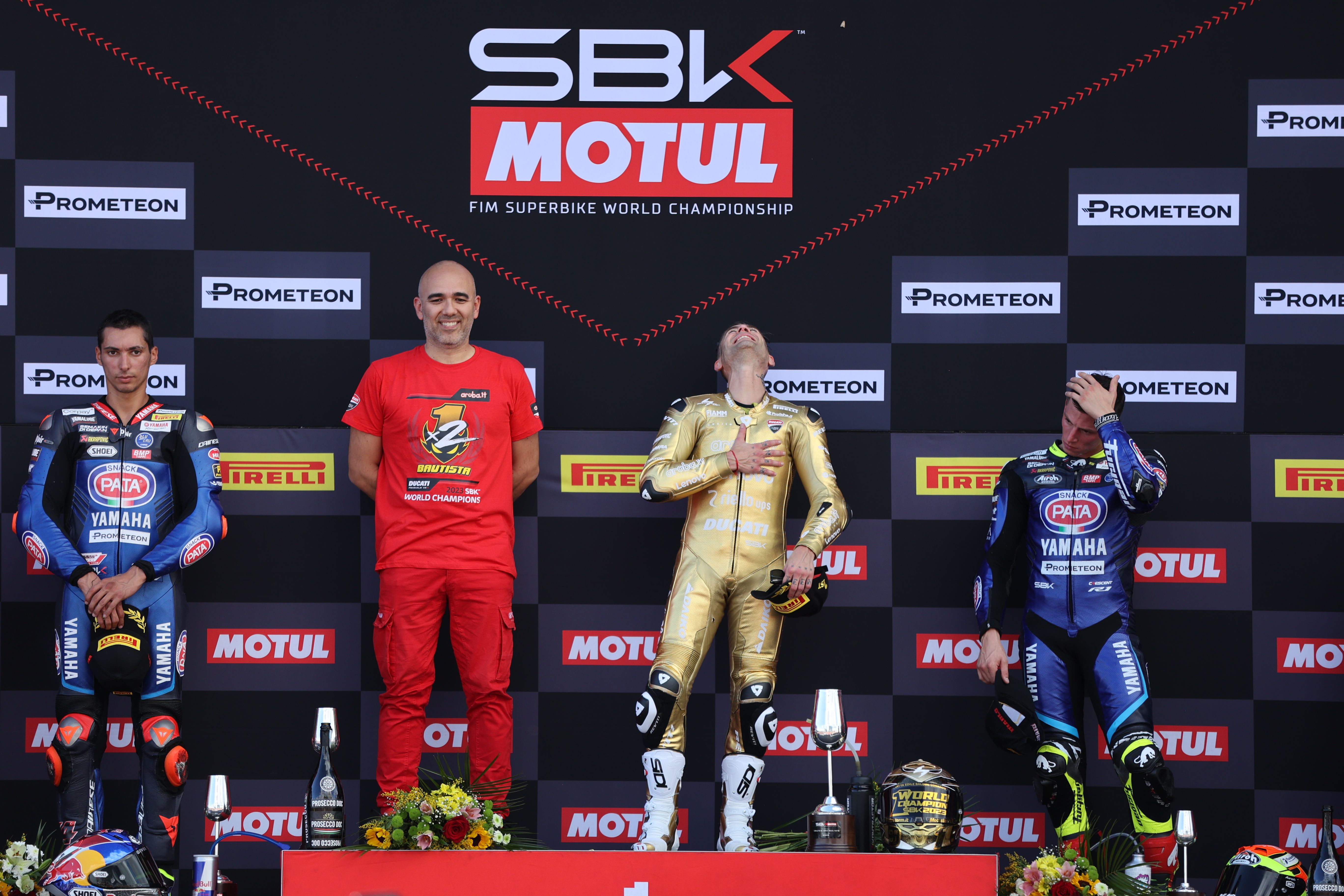 Las imágenes del circuito de Jerez, este sábado, en el Mundial de Superbikes.  KITO DOÑA