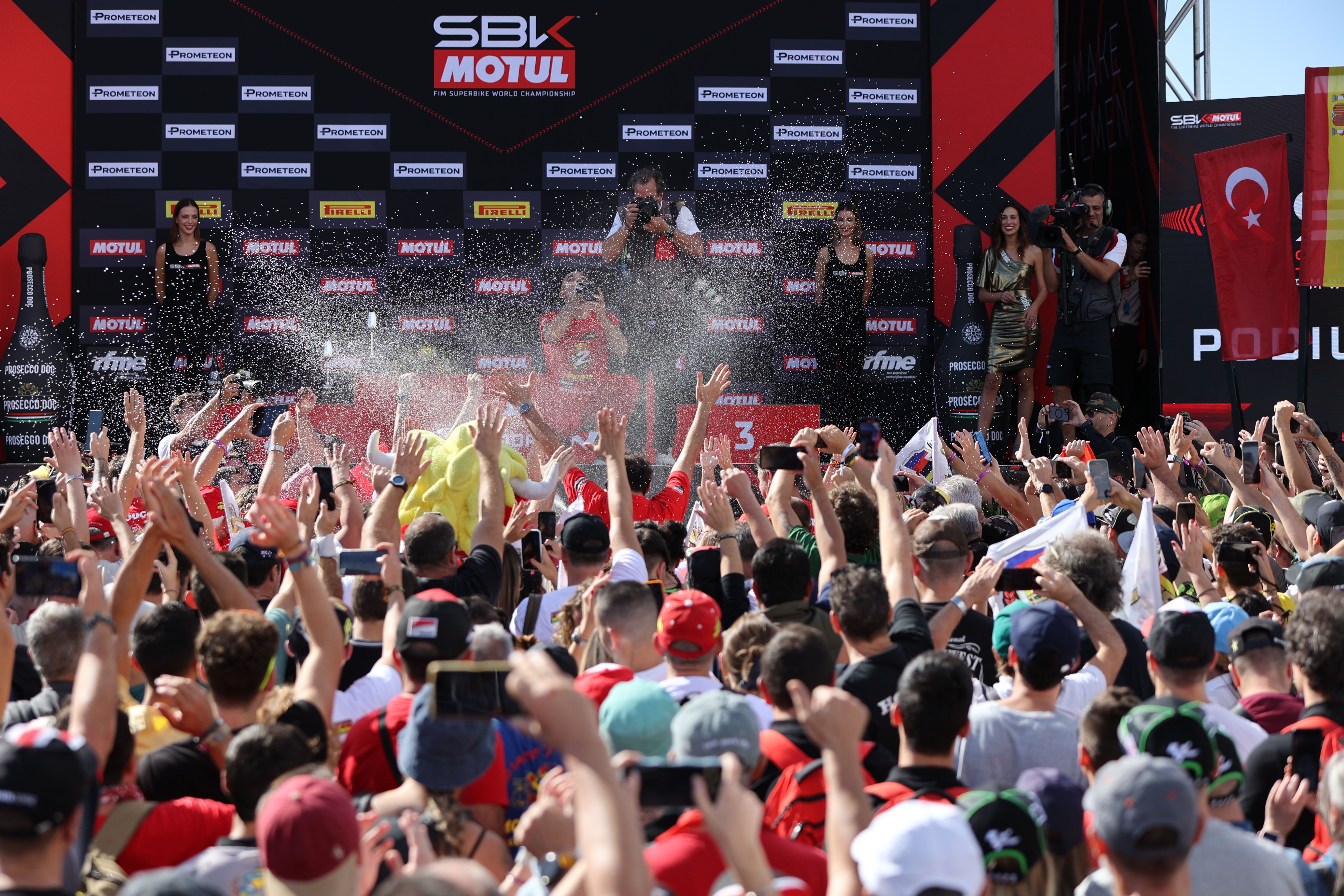 Las imágenes del circuito de Jerez, este sábado, en el Mundial de Superbikes.  KITO DOÑA