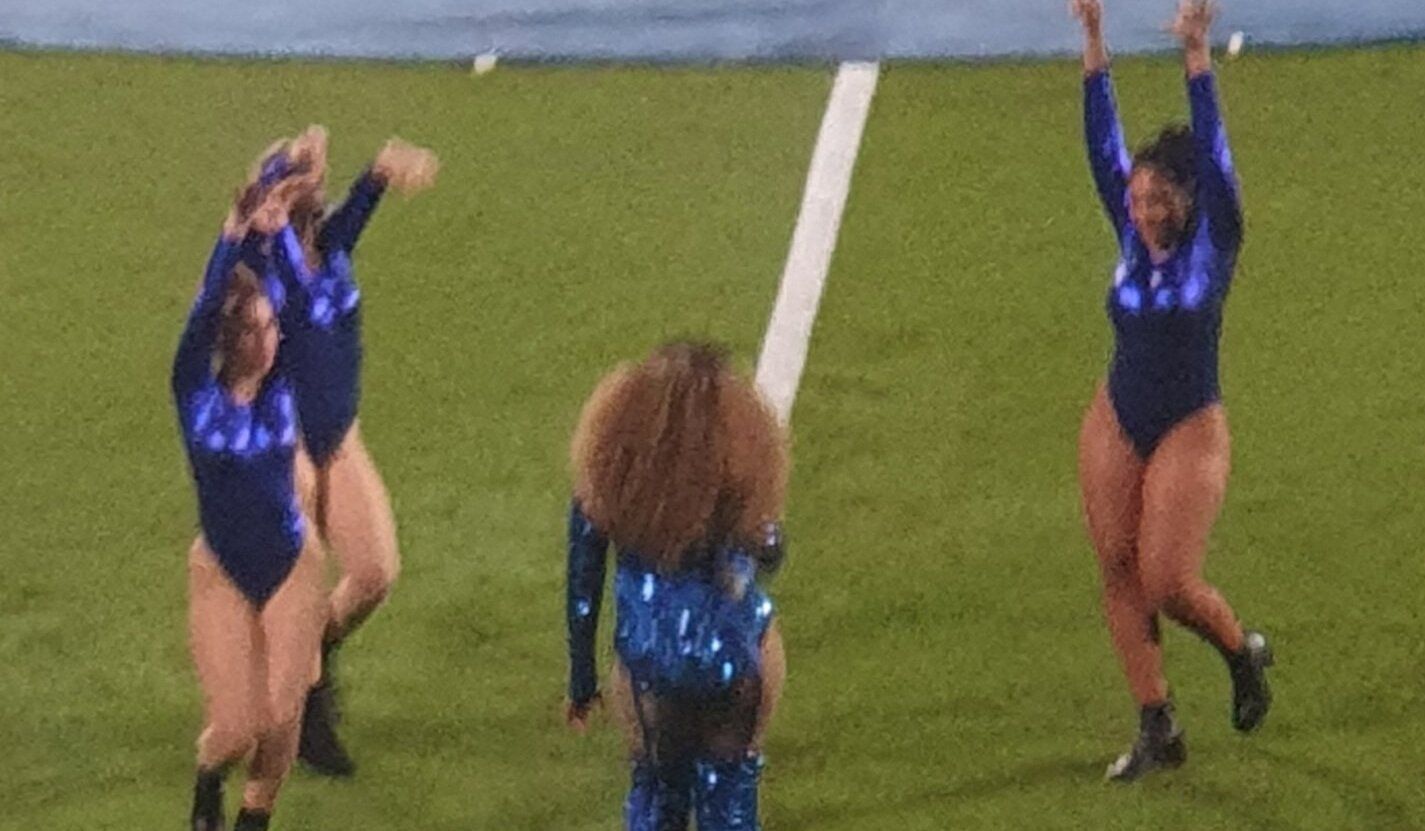 El espectáculo previo al Cádiz-Sevilla, en una imagen de Óscar Torres.