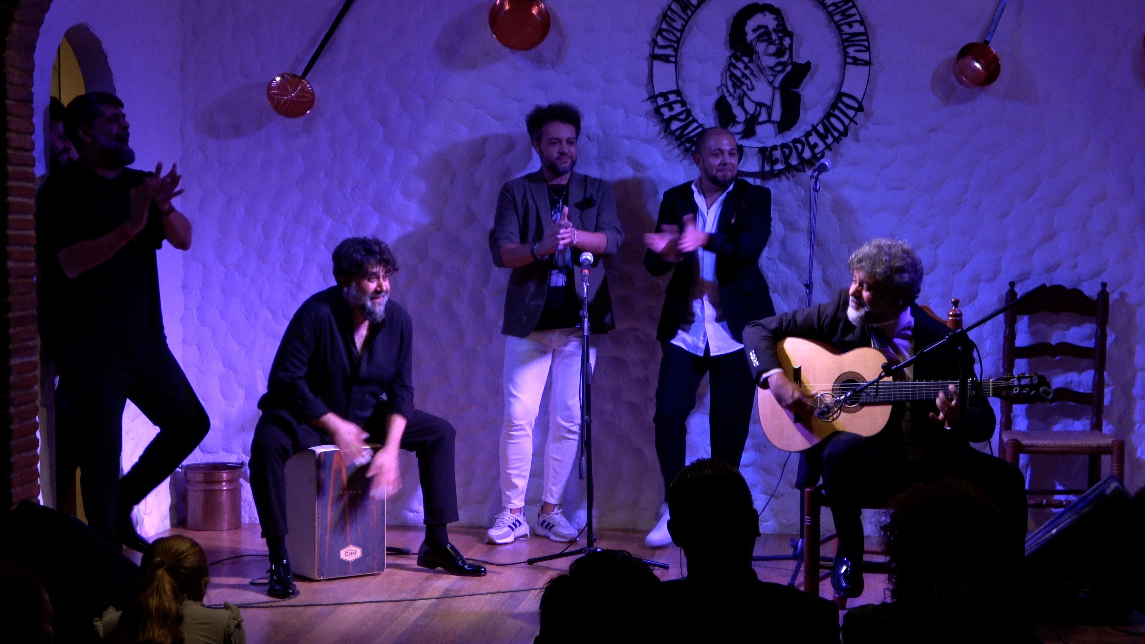 La familia de Periquín Niño Jero cerró con un 'momento mágico' lleno de alma y duende la conferencia sobre su padre en la A.C.F. Fernando Terremoto el pasado viernes en Jerez