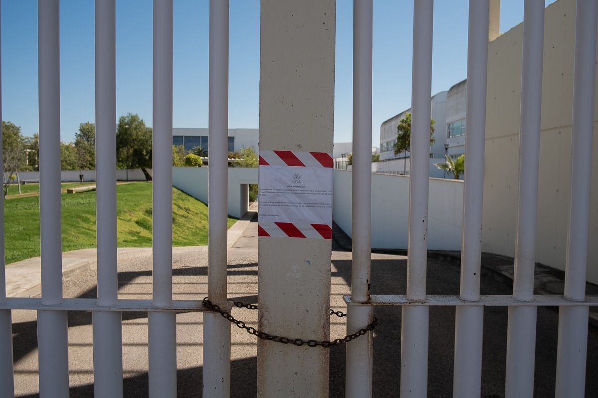 El Campus de Jerez de la Universidad de Cádiz, cerrado por el coronavirus. FOTO: MANU GARCÍA