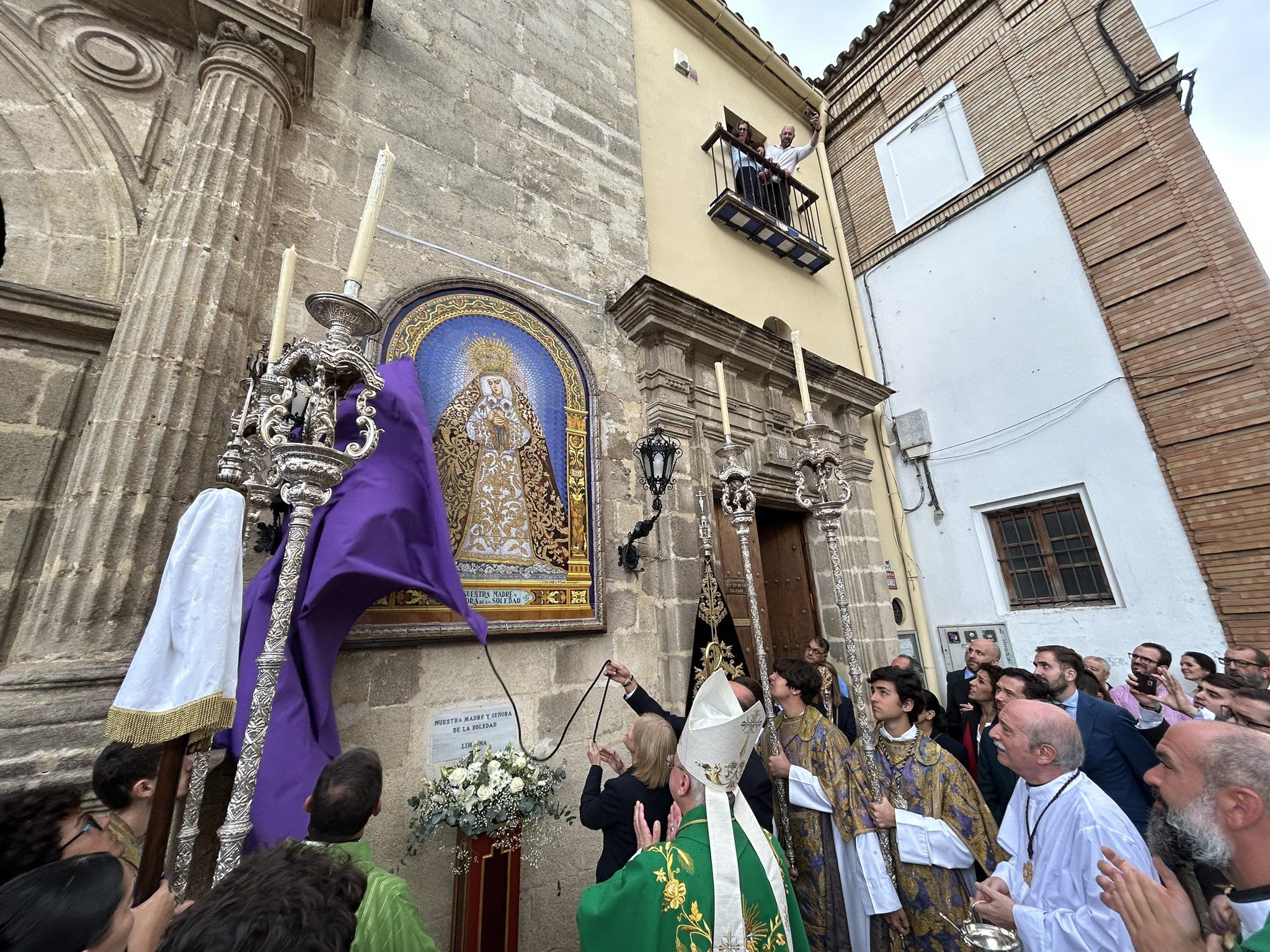La reinauguración del retablo cerámico en La Victoria.