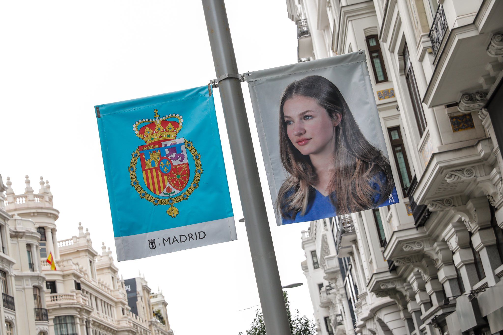 Carteles sobre el juramento de Leonor instalados por el Ayuntamiento de Madrid.