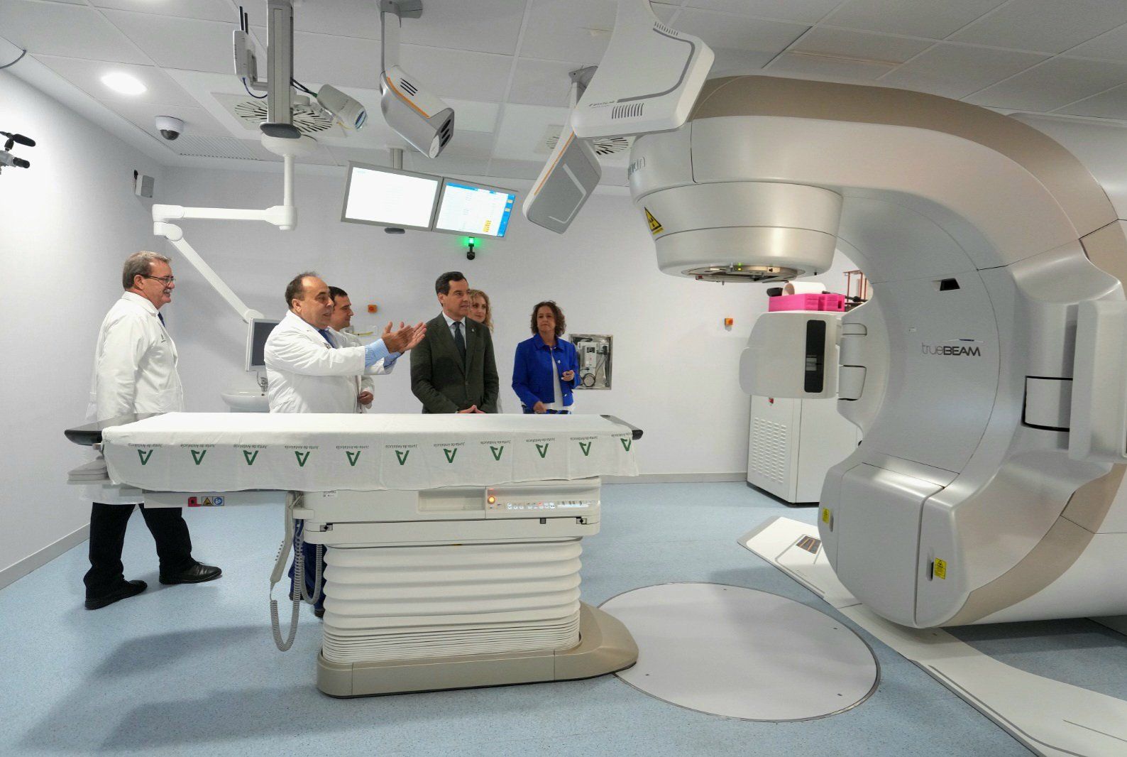 Las máquinas pioneras contra el cáncer del Virgen del Rocío.