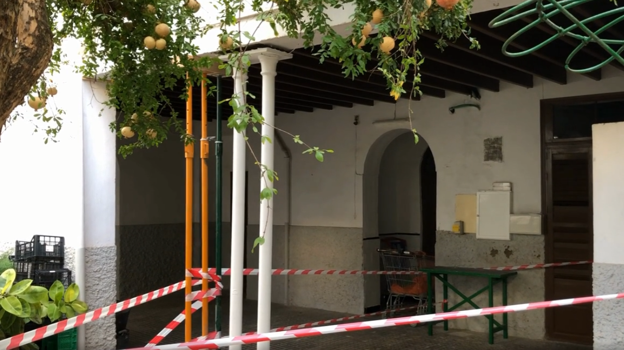 Interior del convento en una zona con apuntalamiento. .