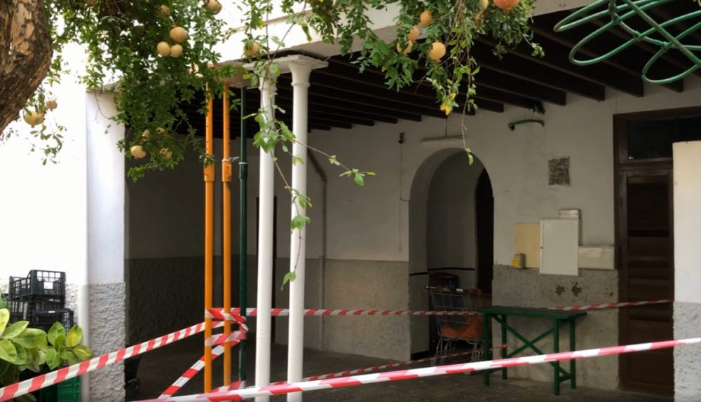 Interior del convento en una zona con apuntalamiento. .