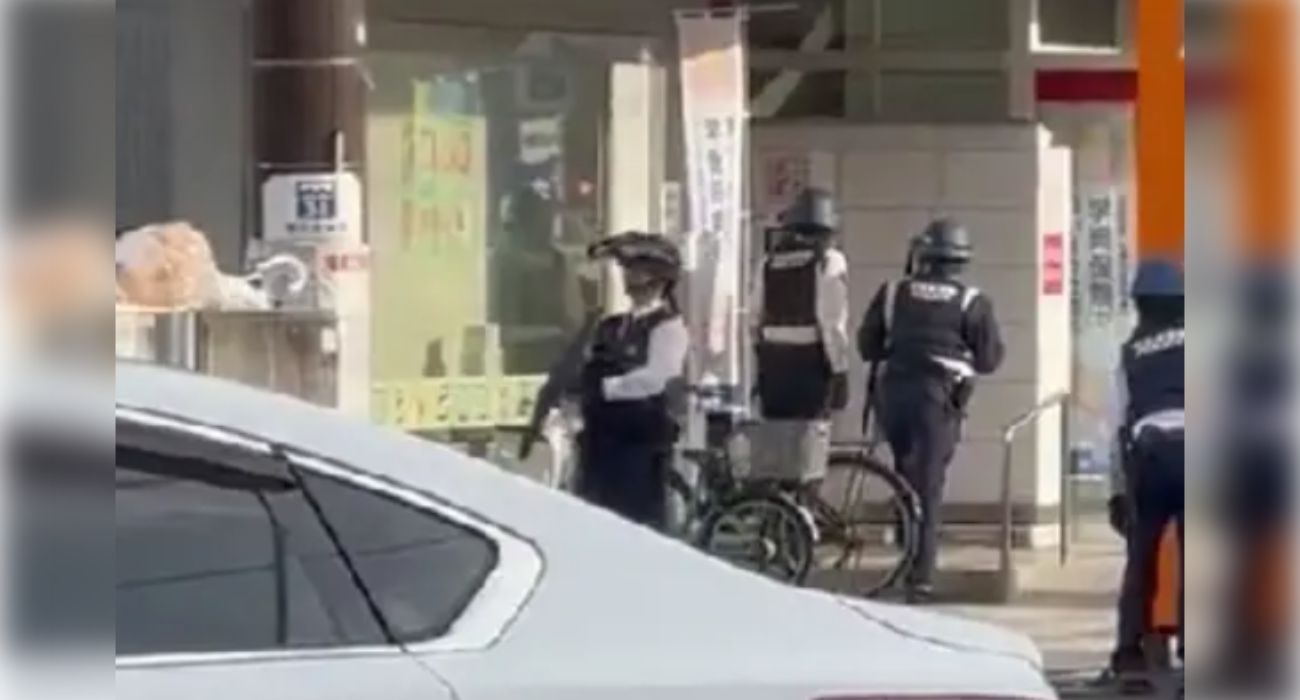 Operativo policial próximo a la oficina de correos.