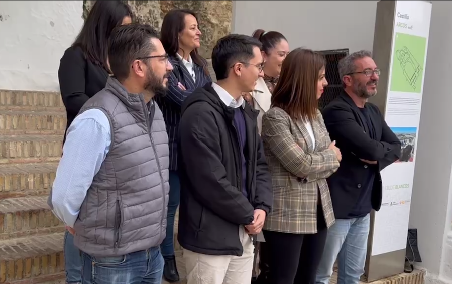 Jorge Rodrígue, junto a cargos públicos de IU en la Sierra.