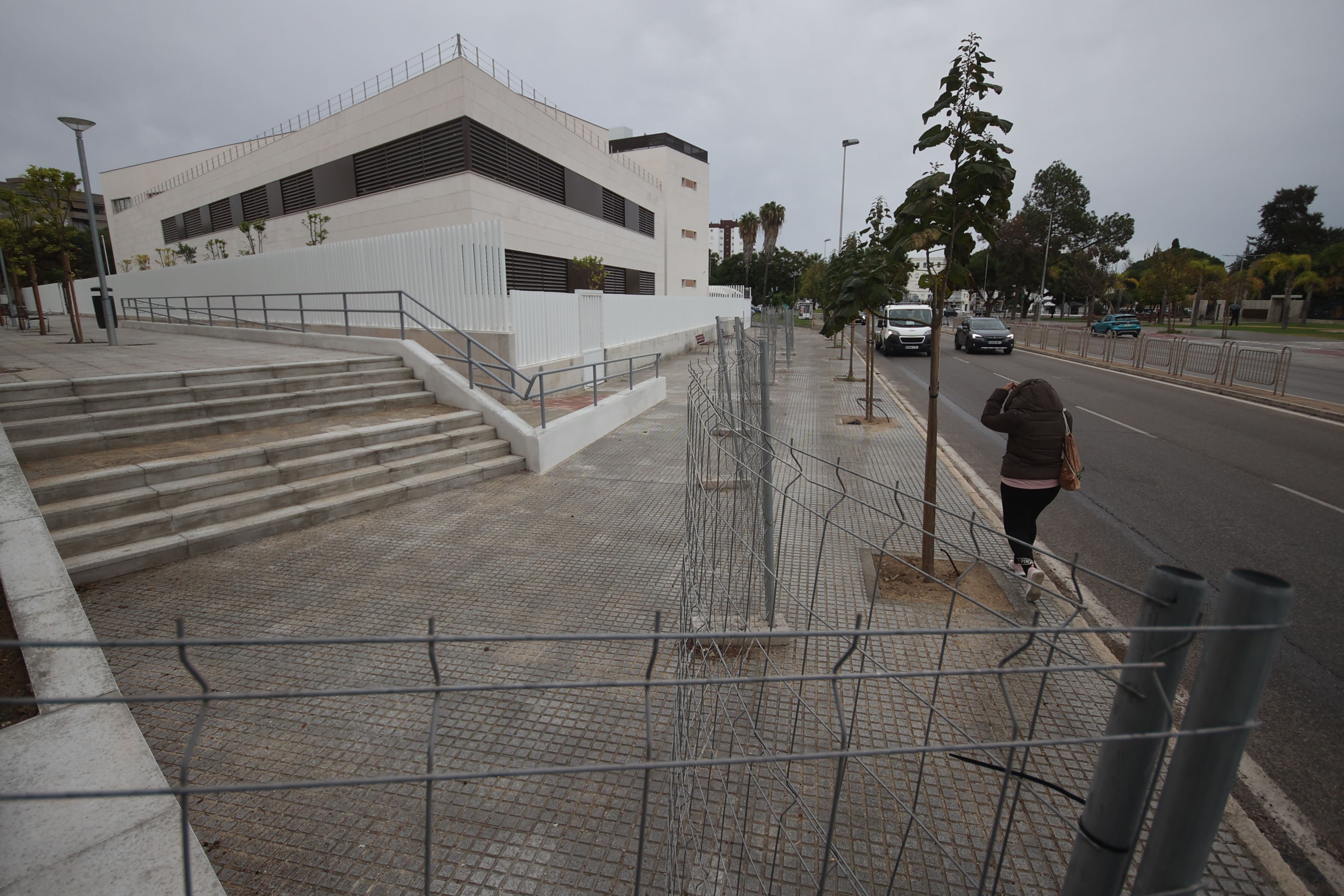 El nuevo edificio de la Seguridad Social en Jerez, acabado hace un año y sin abrir, mientras sigue el caos en Eguilaz.