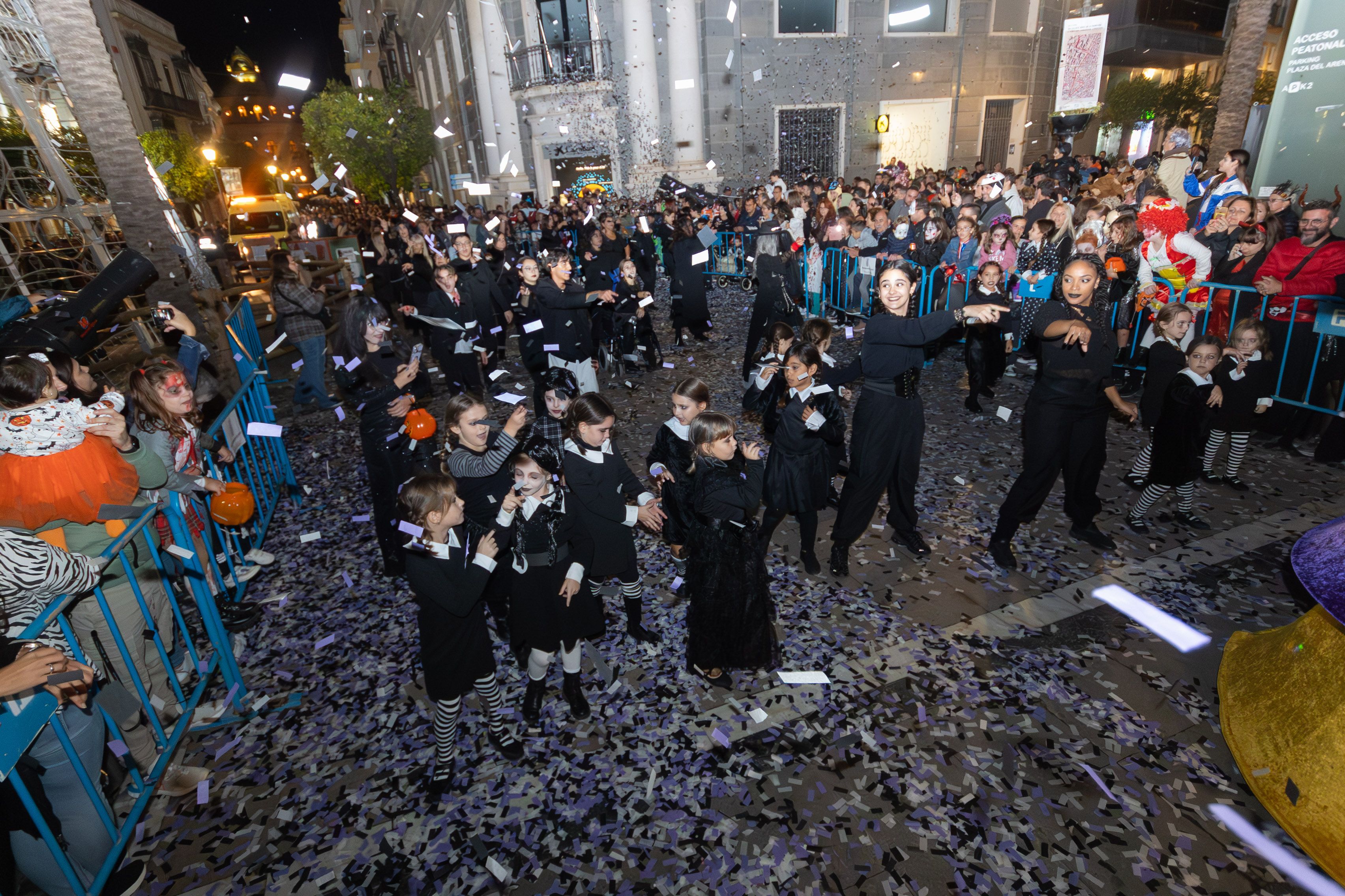 Una edición pasada del pasacalles de Halloween en Jerez.