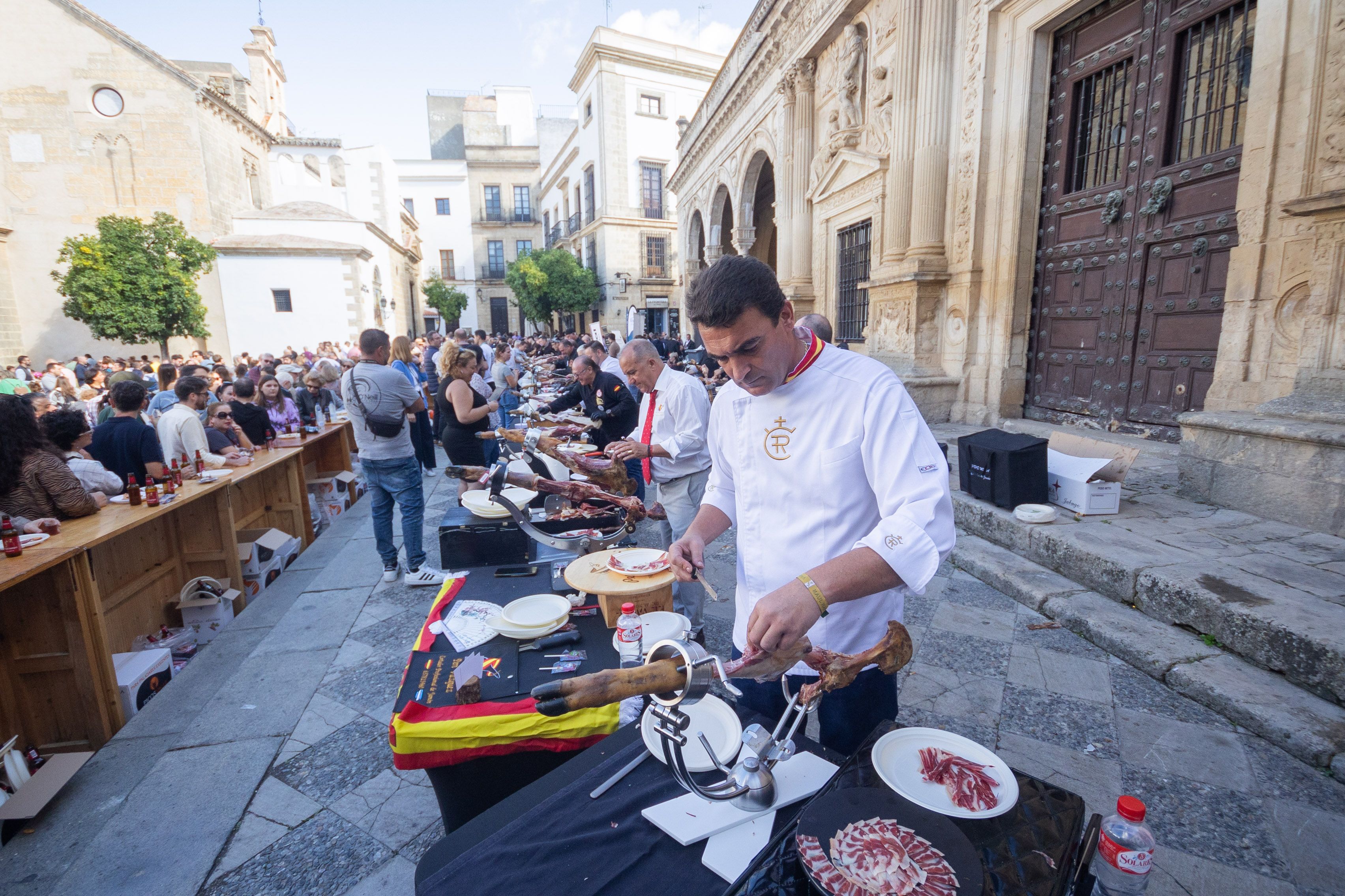 Cortando jamón por los Reyes Magos de Jerez