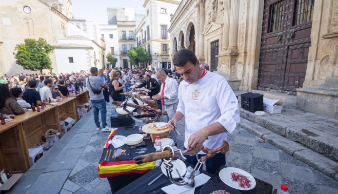 Cortando jamón por los Reyes Magos de Jerez