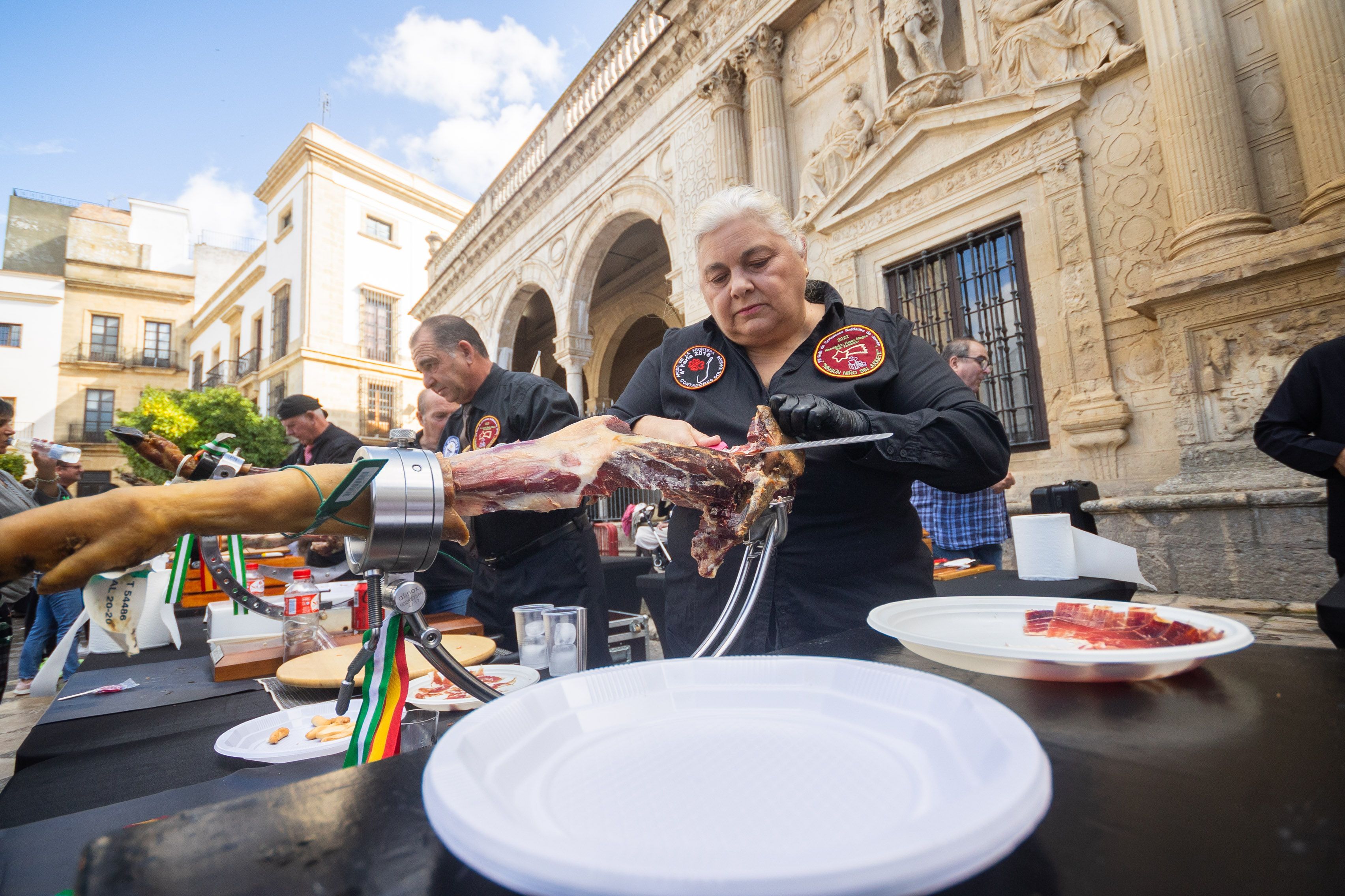 Cortando jamón por los Reyes Magos de Jerez