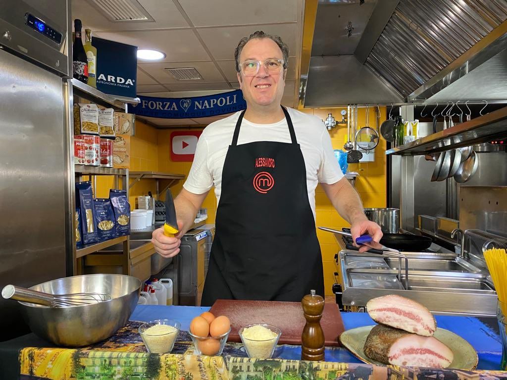 El propietario de Pizzametro, restaurante situado en el centro de Granada.