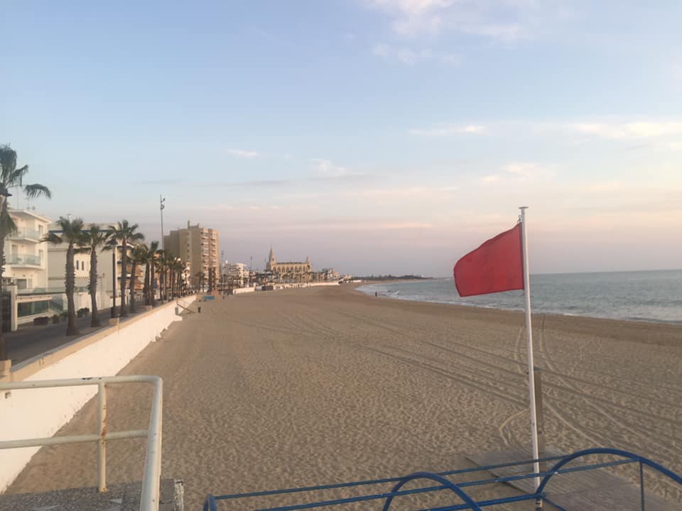 La playa de Regla con bandera roja, en días pasados.
