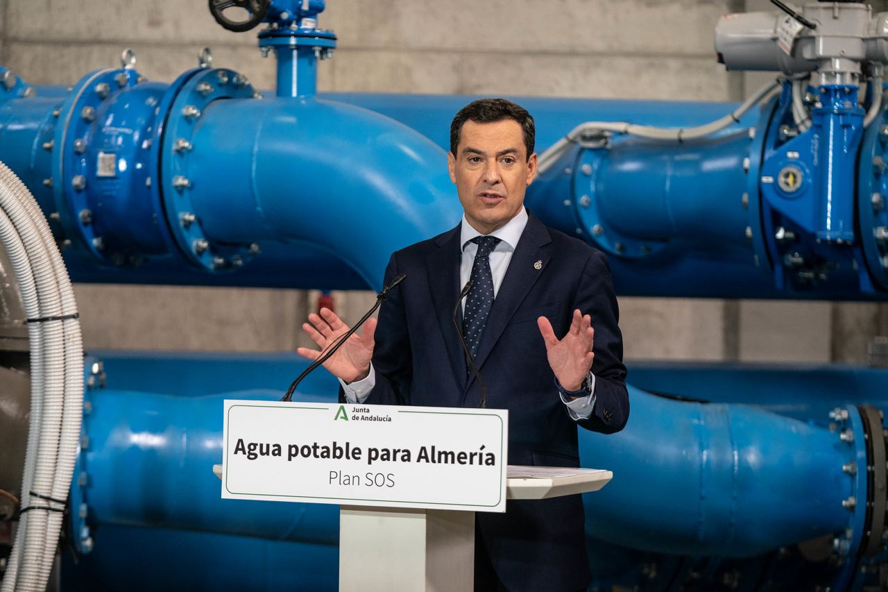 Juanma Moreno, presidente de la Junta, en la inauguración de la conexión del depósito de La Pipa Alta con el de San Cristóbal.