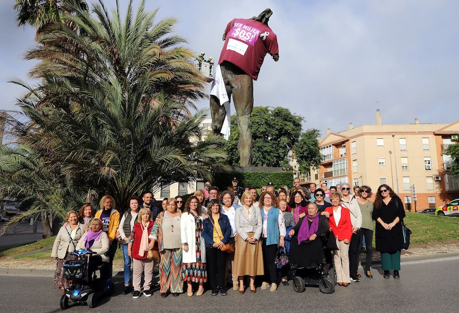 Miembros del pleno de Jerez, en el Minotauro, uno de los actos por el 25N.