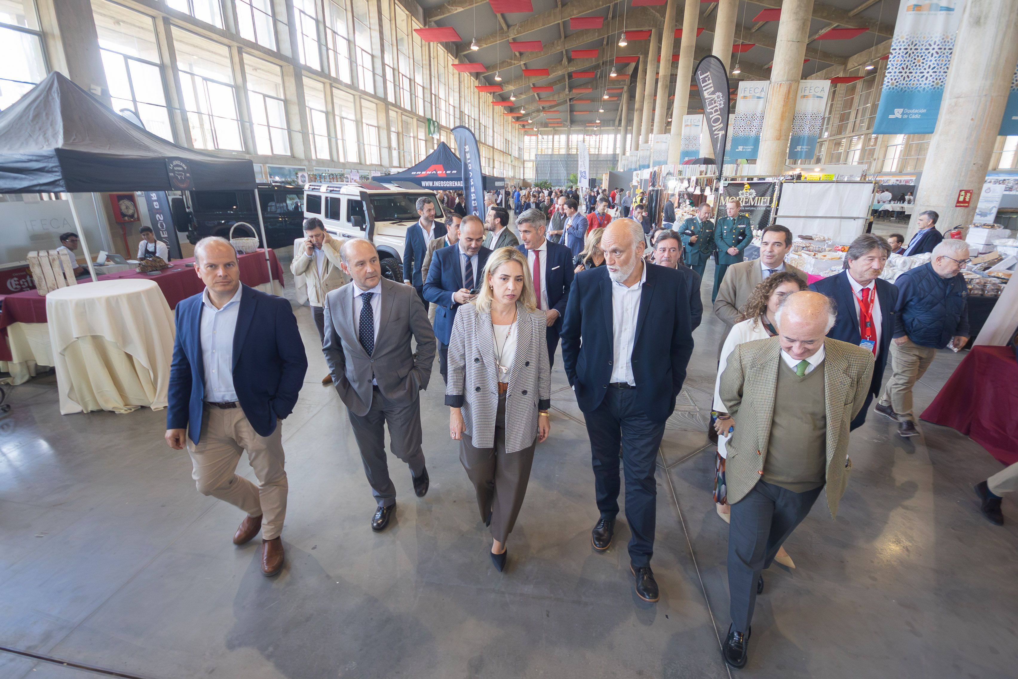 La presidenta de la Diputación en Fegasur.