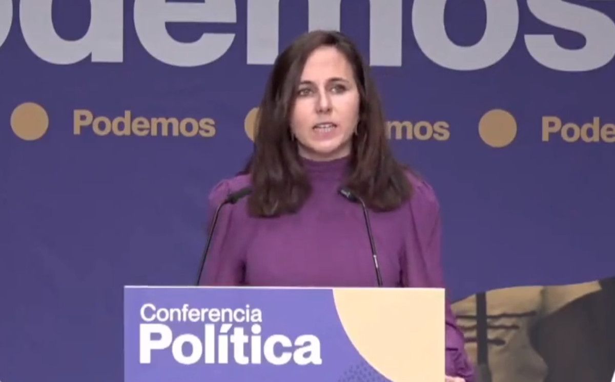 Ione Belarra durante el acto de Podemos.