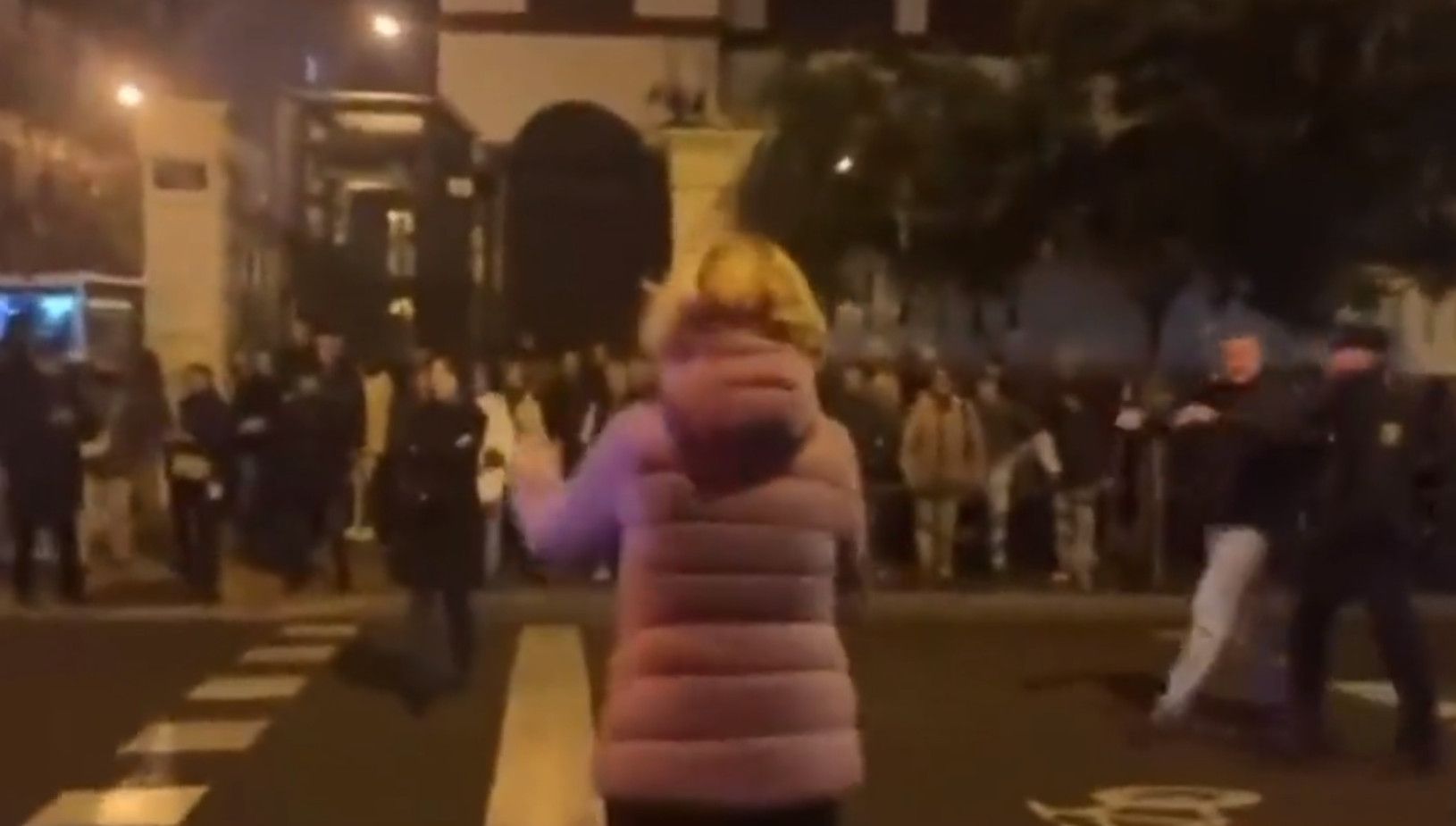 Esperanza Aguirre encabeza una manifestación en la calle Ferraz, en Madrid. 