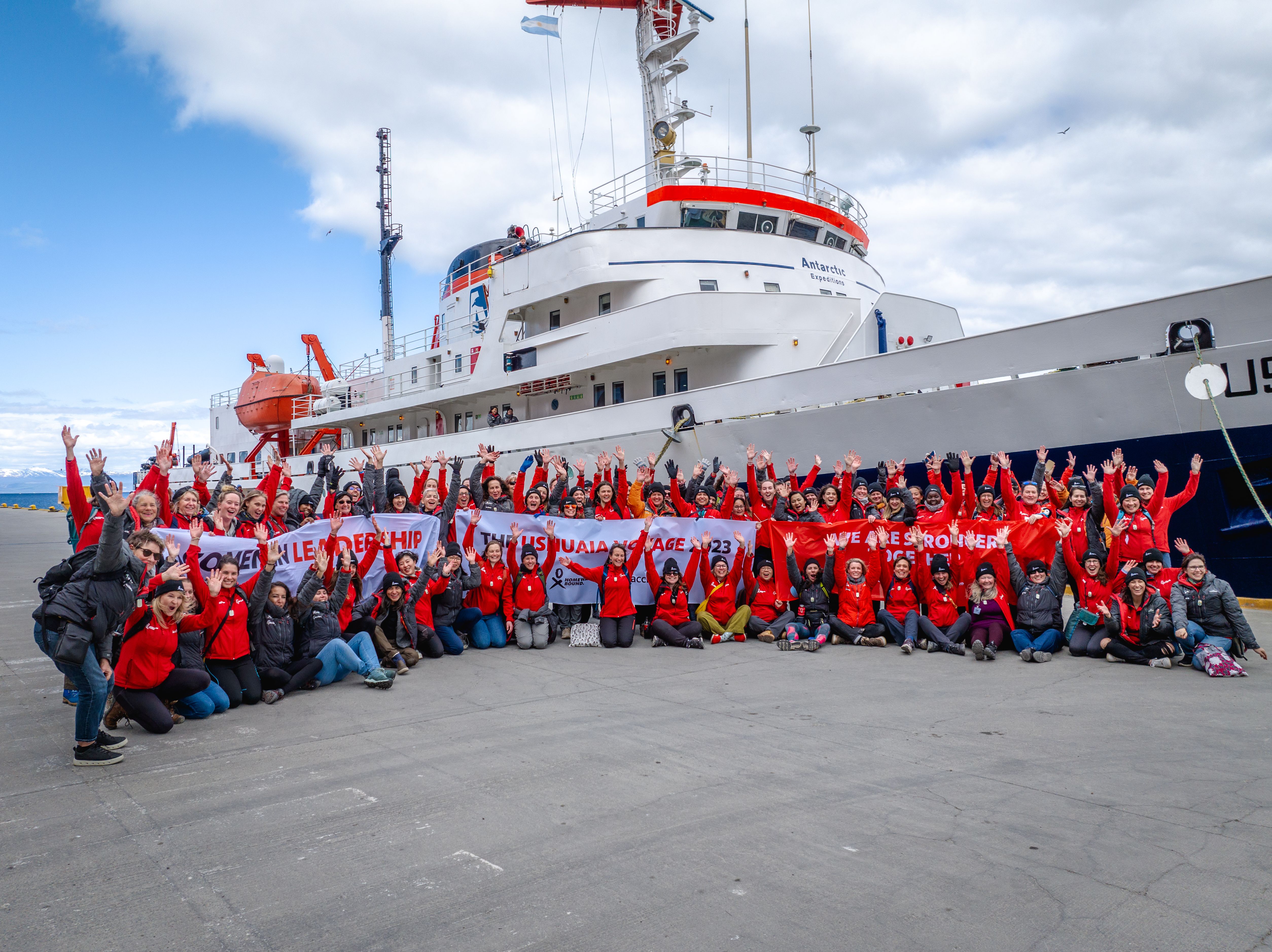 La expedición de 93 mujeres que ha partido hacia la Antártida para luchar contra el cambio climático.