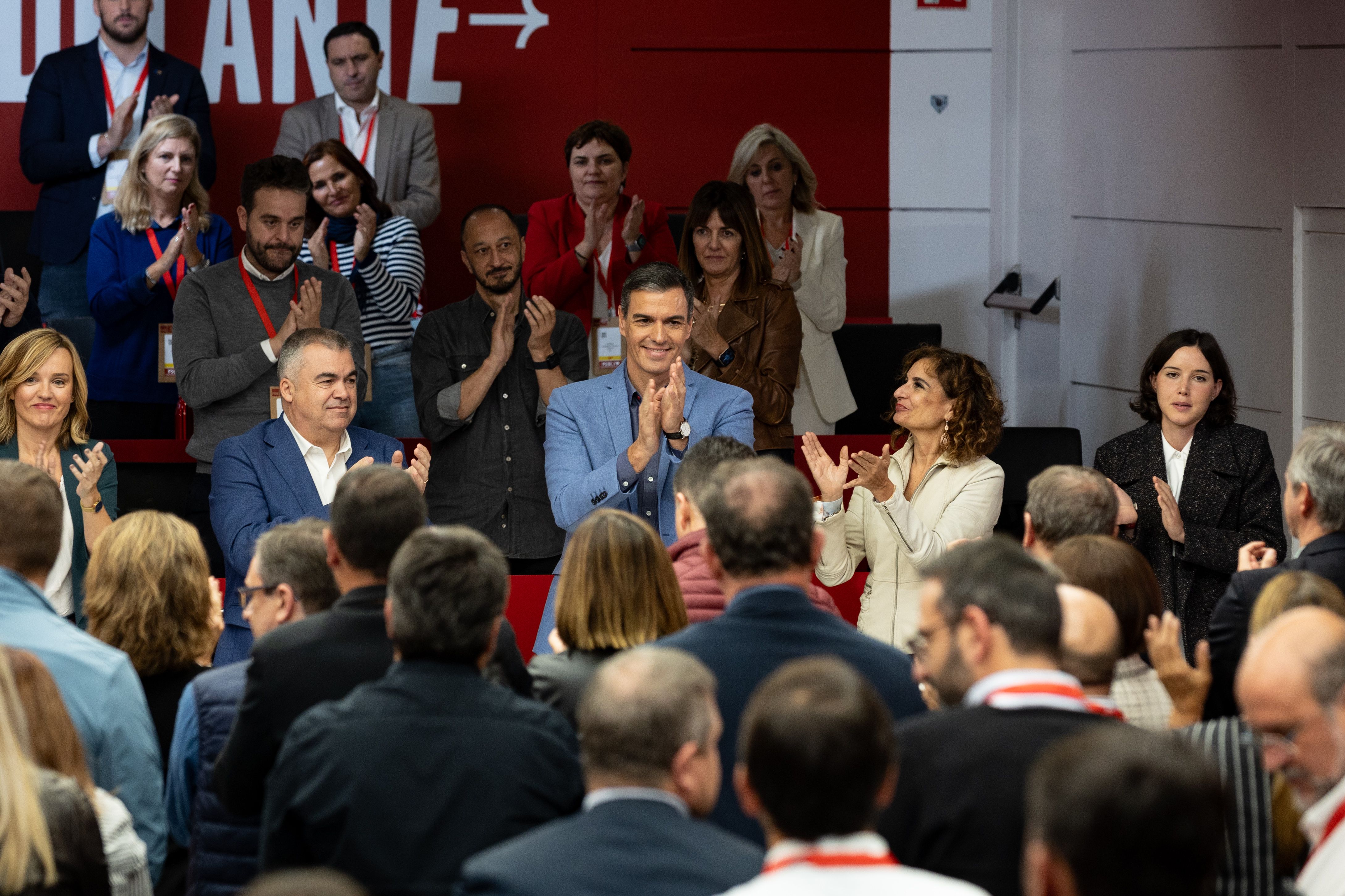 Pedro Sánchez en un acto reciente del PSOE junto a María Jesús Montero, una de las voces relevantes del PSOE de Andalucía.