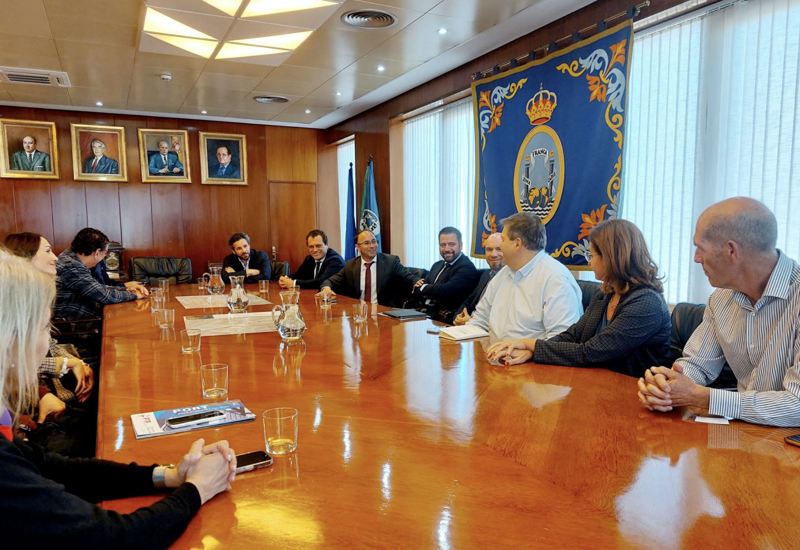Una delegación de operadores y zonas francas latinoamericanas visita a la Zona Franca de Cádiz.
