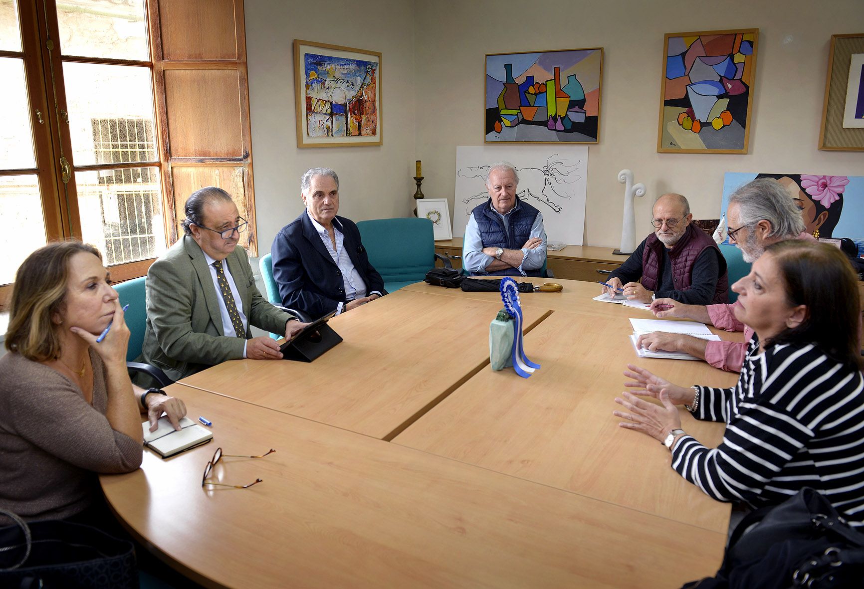 Defensa del Patrimonio exige más concreción sobre el futuro del Archivo de Jerez. En la imagen, reunión entre la DEPA y el delegado de Cultura. 