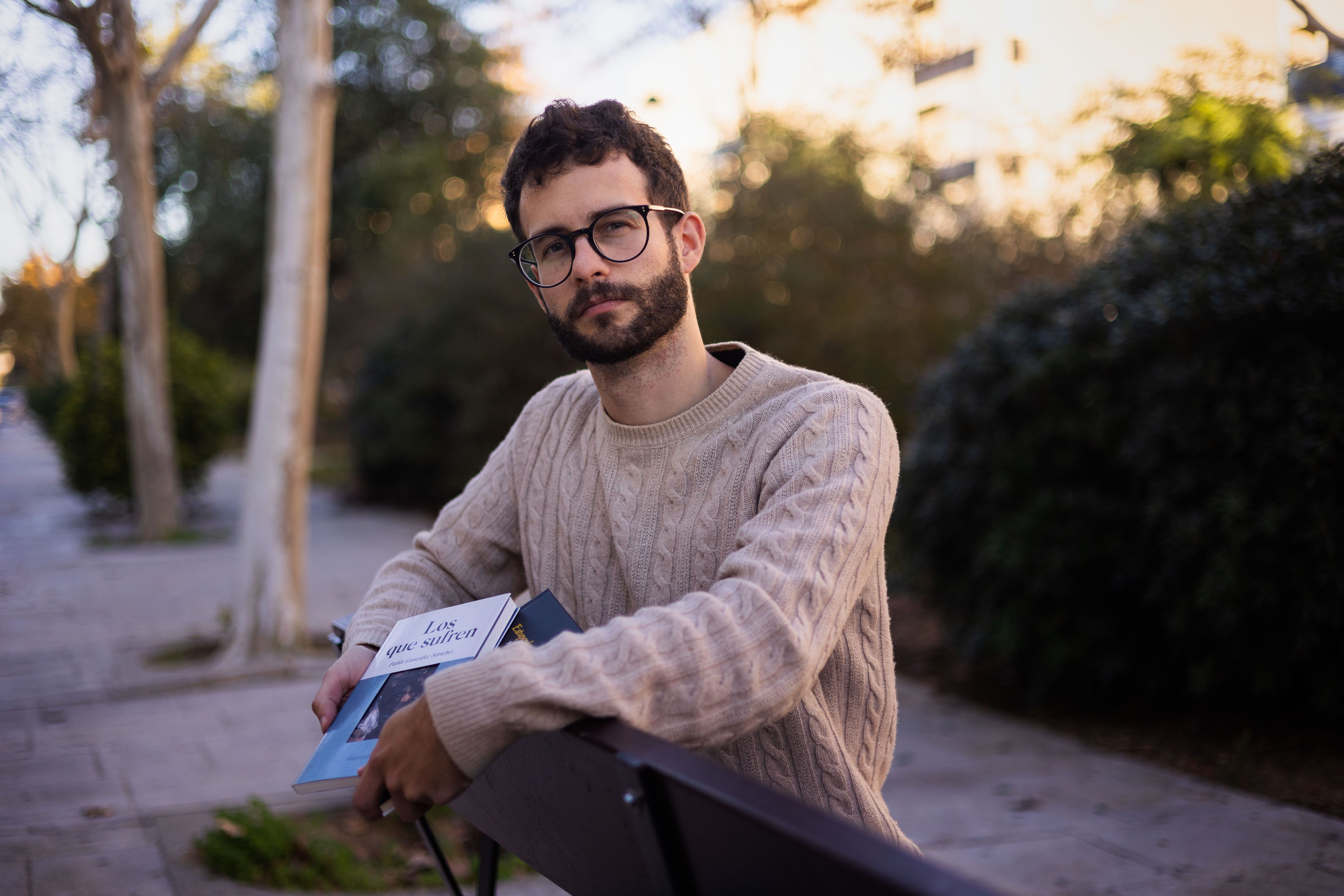 El autor propone una novela con juegos narrativos.