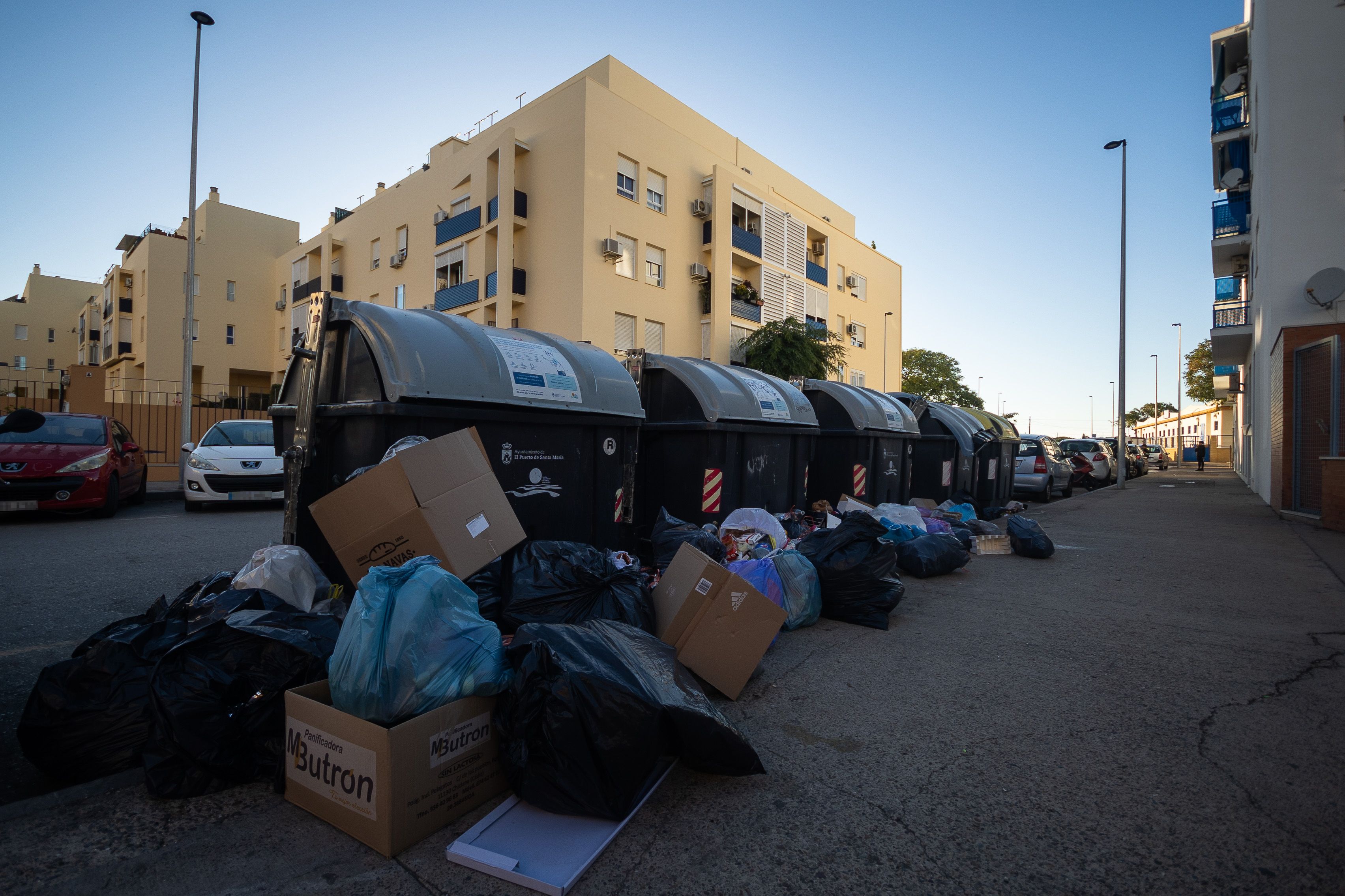 Estado de uno de los puntos de recogida del barrio.