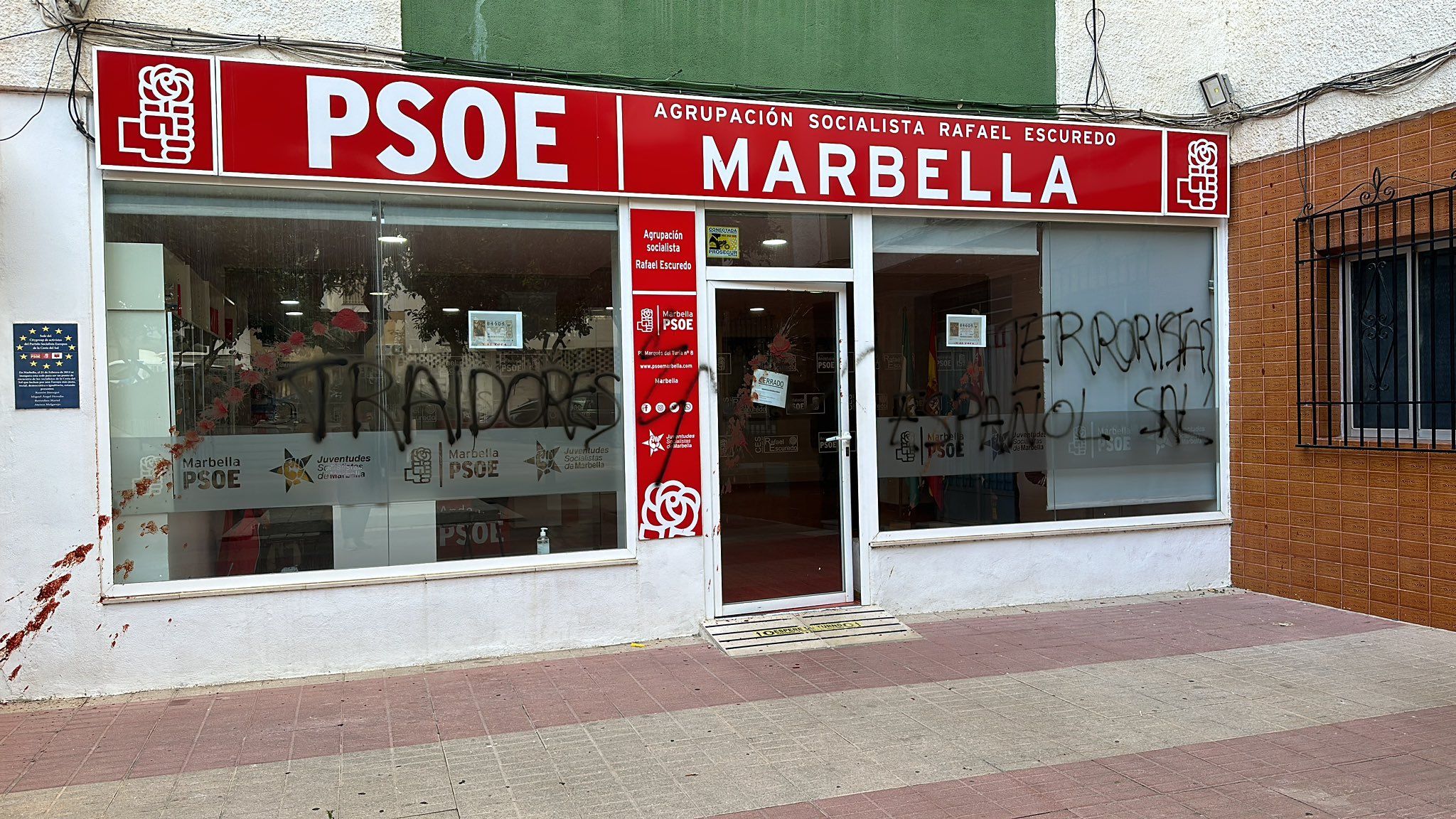 Una de las sedes del PSOE que ha sido atacada.