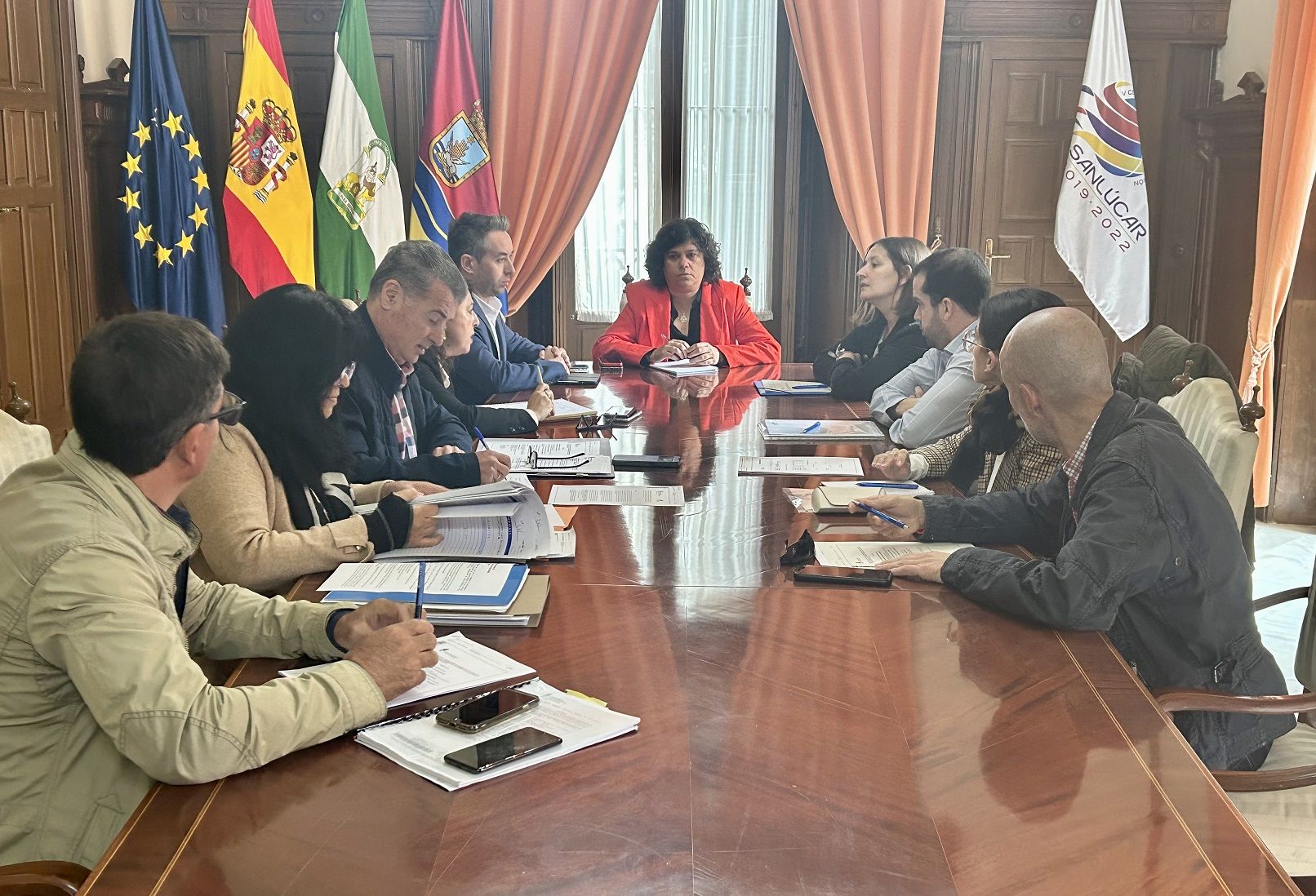 La alcaldesa presidiendo la comisión de seguimiento de Aqualia.